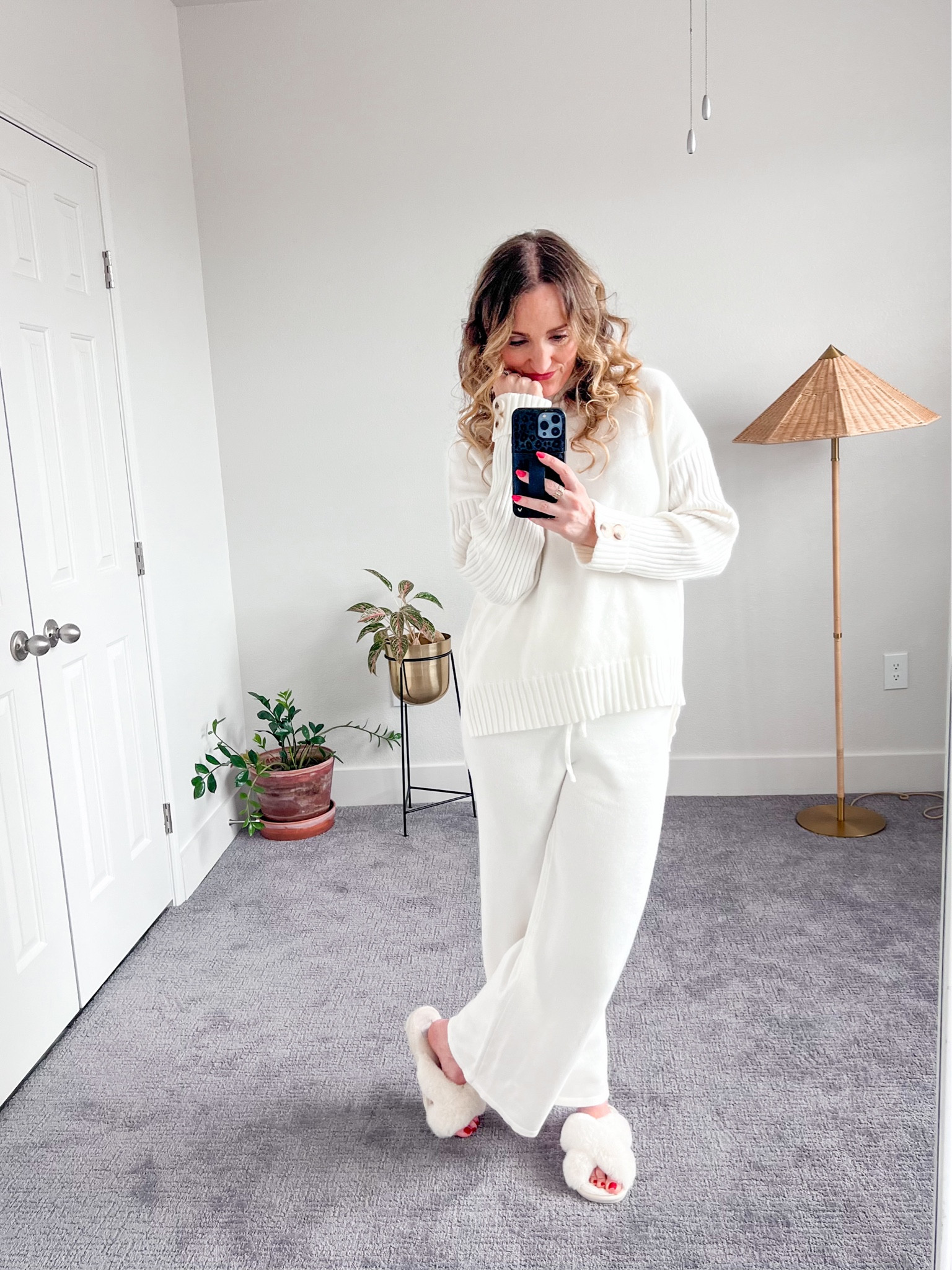 This cozy loungeset 🤍😍

Loungewear/ loungeset / lounge / cozy set / loungewear matching set / amazon fashion / amazon lounge set 

#LTKstyletip #LTKfindsunder100 #LTKMostLoved