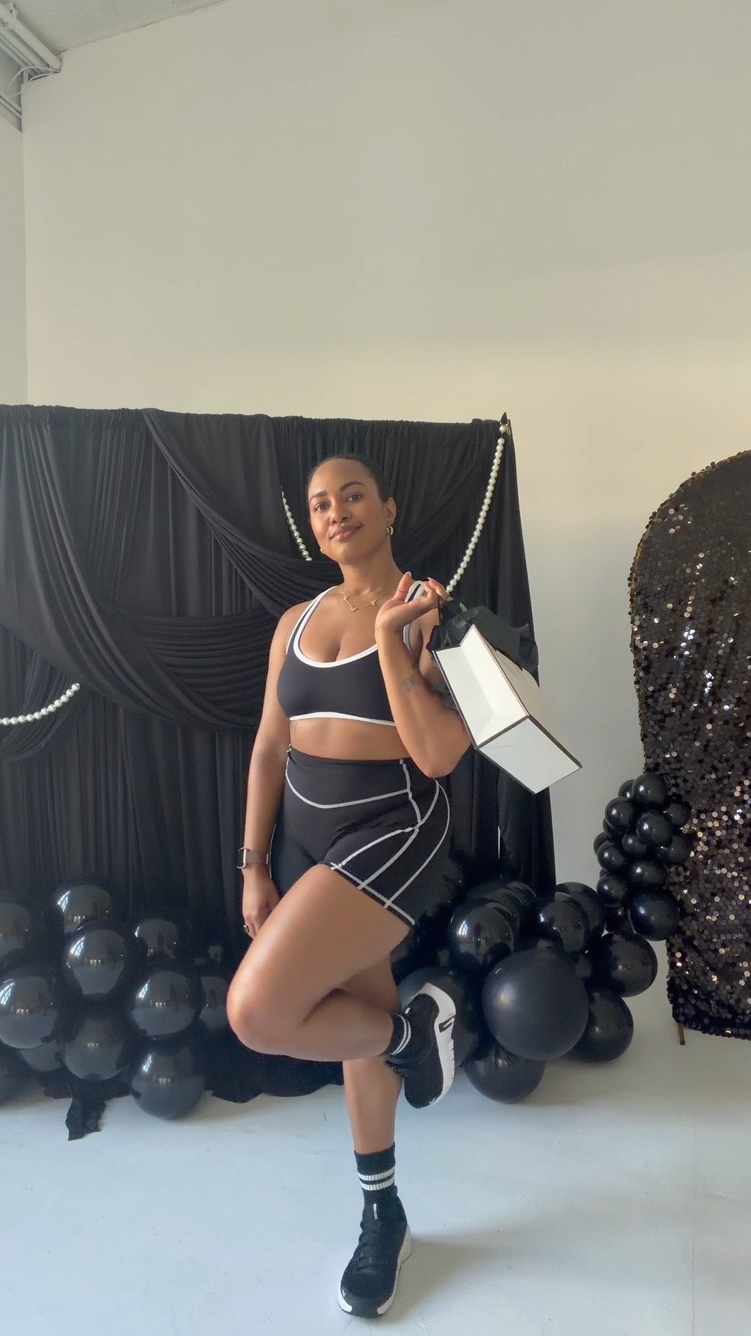 The most perfect black & white workout outfit! Runs true to size and you can grab it on Amazon🤍🖤

#LTKfitnessgoals #LTKActive