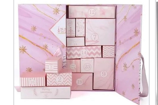 Advent calendar ideas: 

- personalize it based on their style / fave colours 

- add in coupons for activities to do together (charm bracelet making, paint night, etc)

- their fave candies/ chocolates 

-hot chocolate with mini marshmallows 

- candle 

-tea bags 

- digital gift card for a coffee 

-experience voucher like going to a movie or movie night at home with snacks
