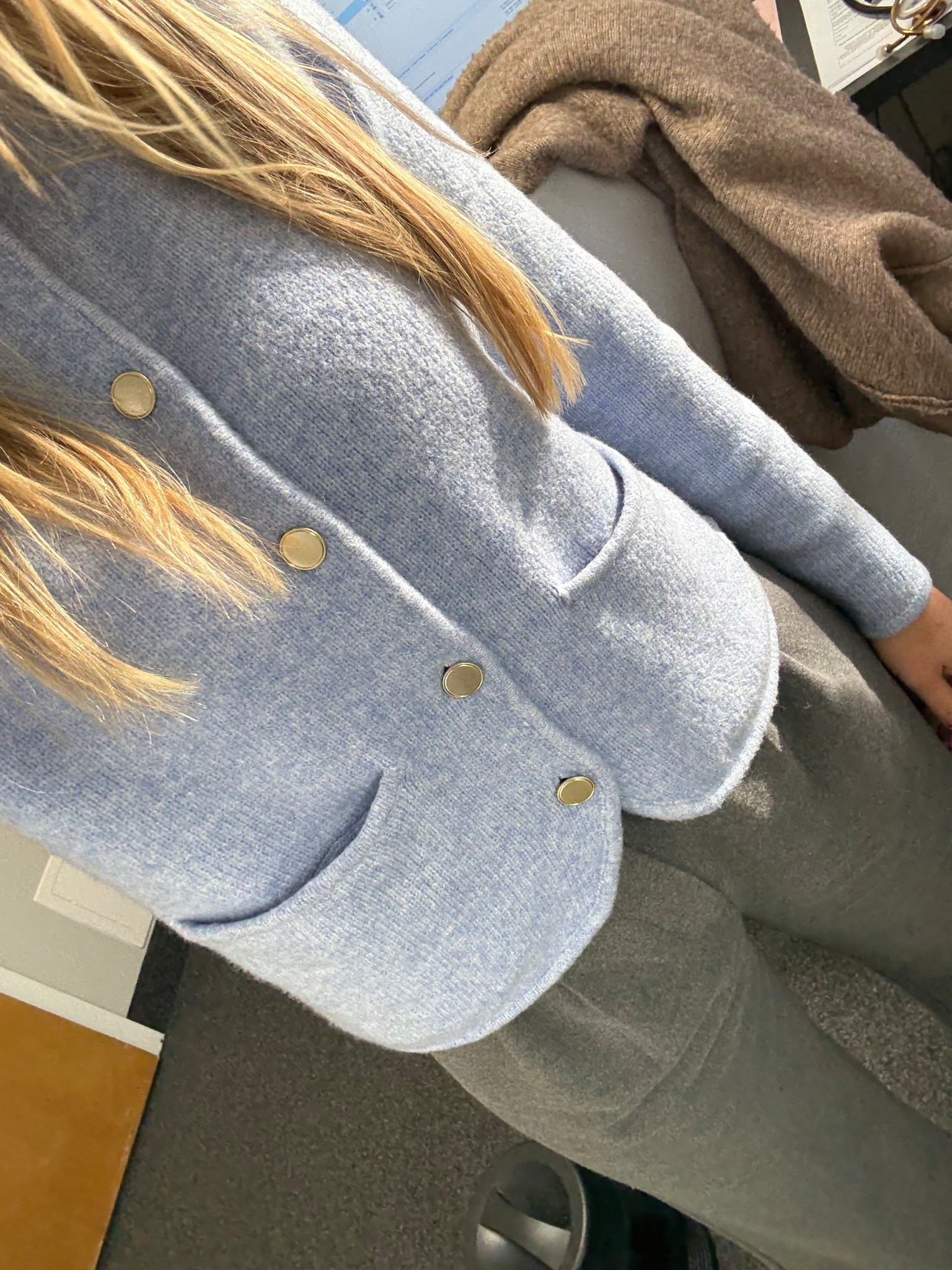 Work outfit 💙

#abercrombie #workoutfit #sweater #cardigan #falloutfit #winteroutfit



#LTKootd #LTKSaleAlert #LTKCyberWeek