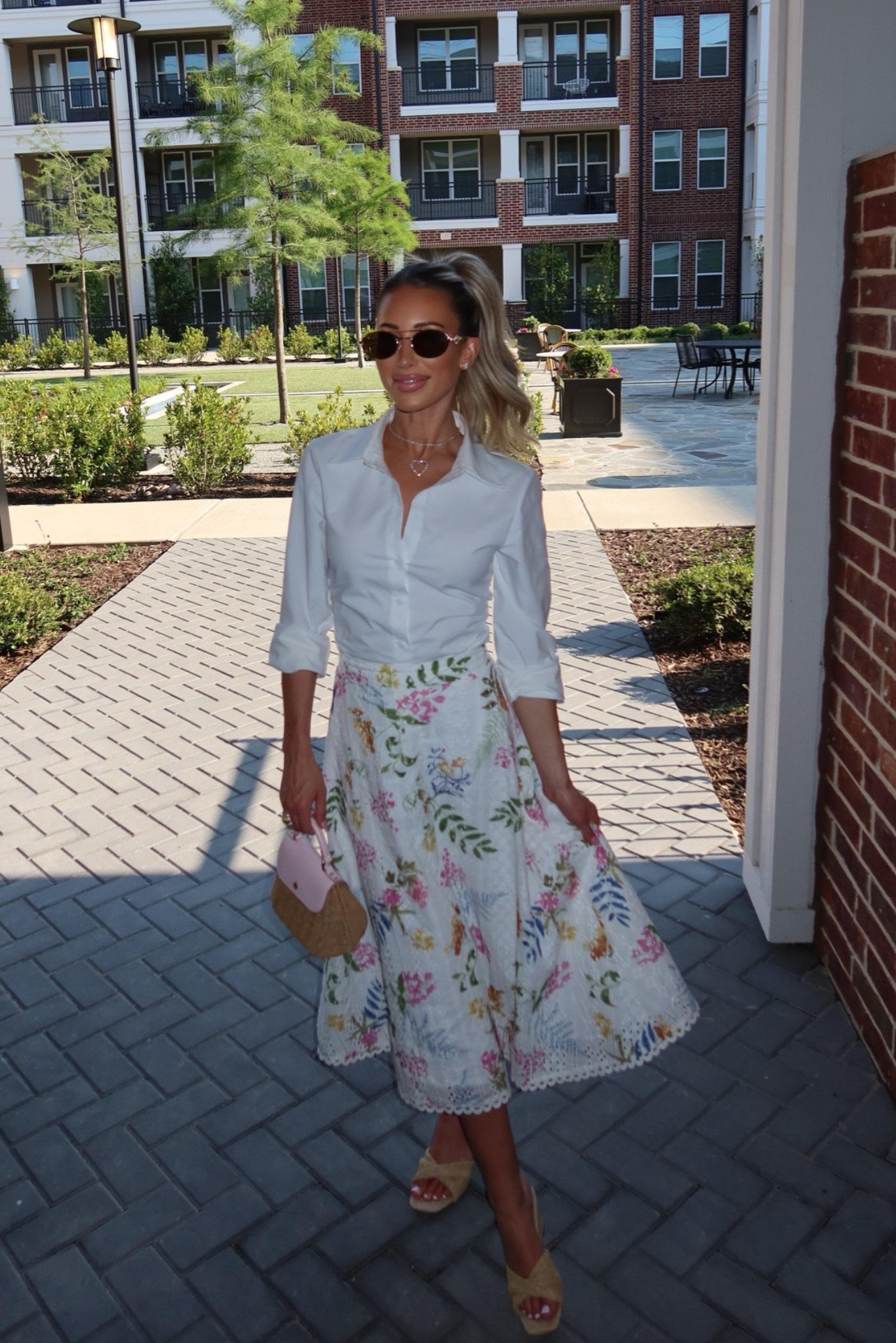 Ootd for a spring brunch! Skirt is part of a set 🌸

Wearing size XS in top (could have sized up)
Wearing size XXS in skirt set

Brunch outfit. Outfit inspo. Outfit idea. Floral. Midi skirt. Spring outfit. Spring style.

#LTKootd