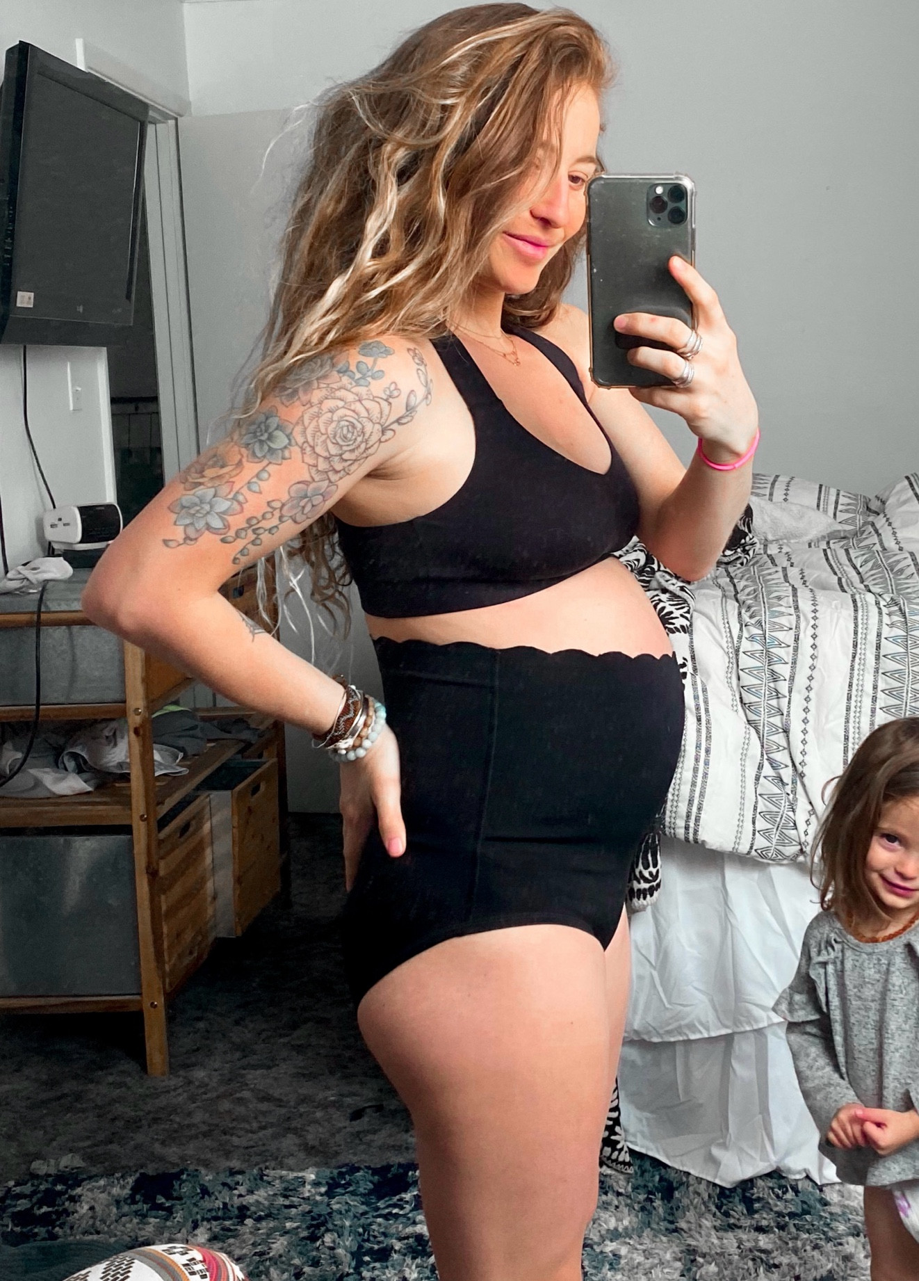 Love these bloomers for pregnancy and also postpartum recovery and C-section! Wearing Xs 