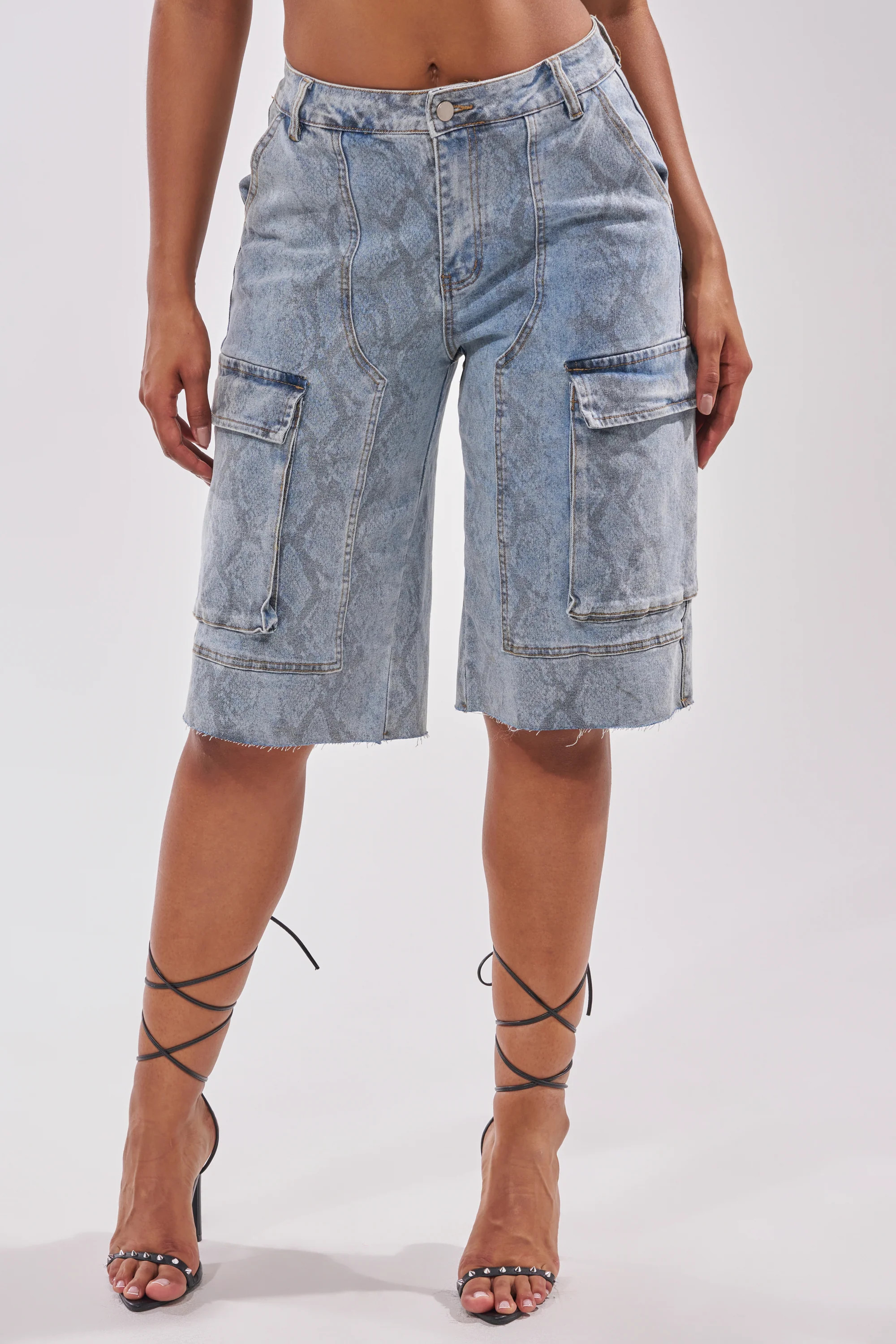 LITTLE SNAKE BERMUDA SHORT | AKIRA