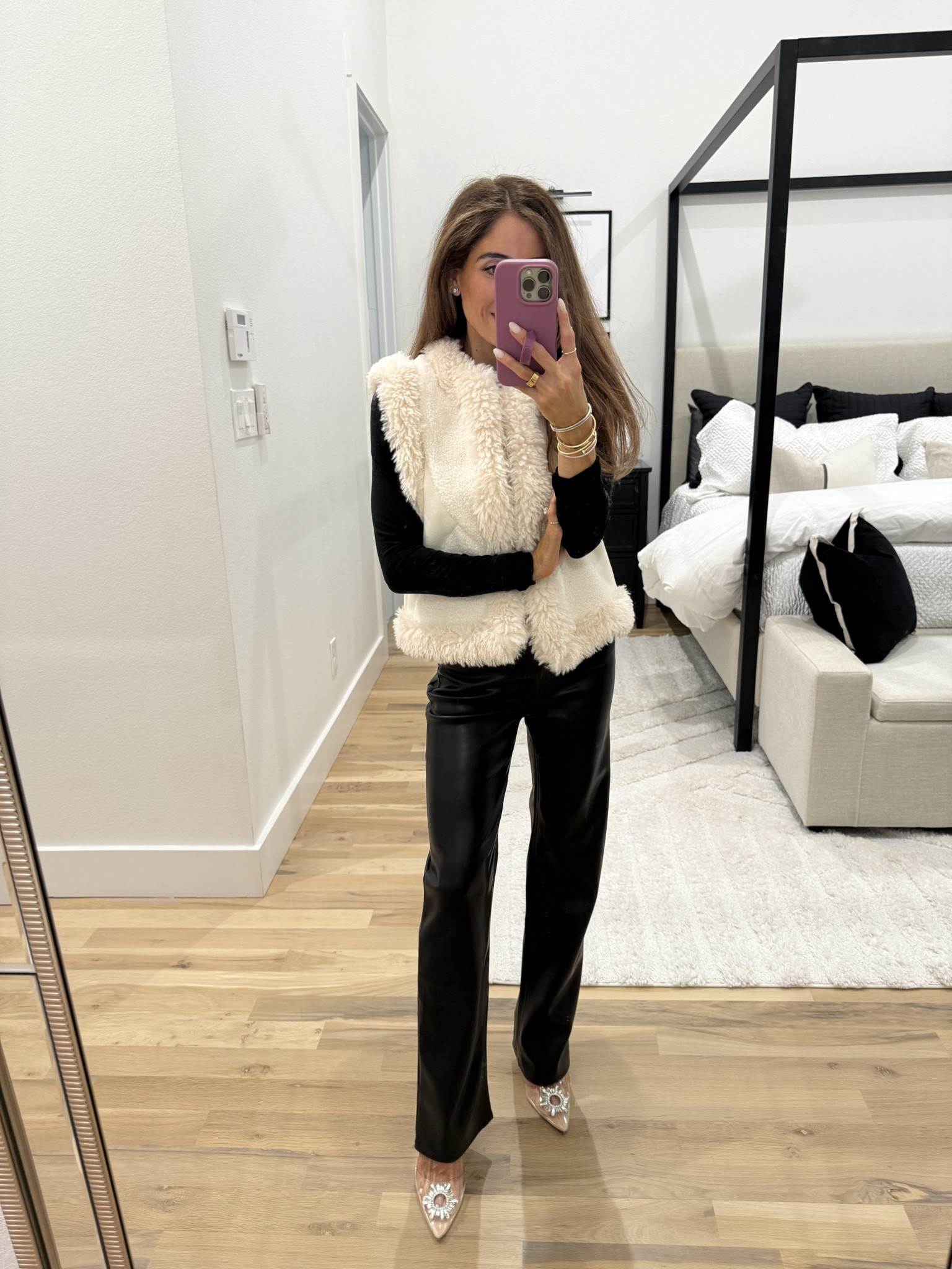 Sherpa vest faux leather pants size 23s 

#LTKSaleAlert #LTKFindsUnder50 #LTKPetite