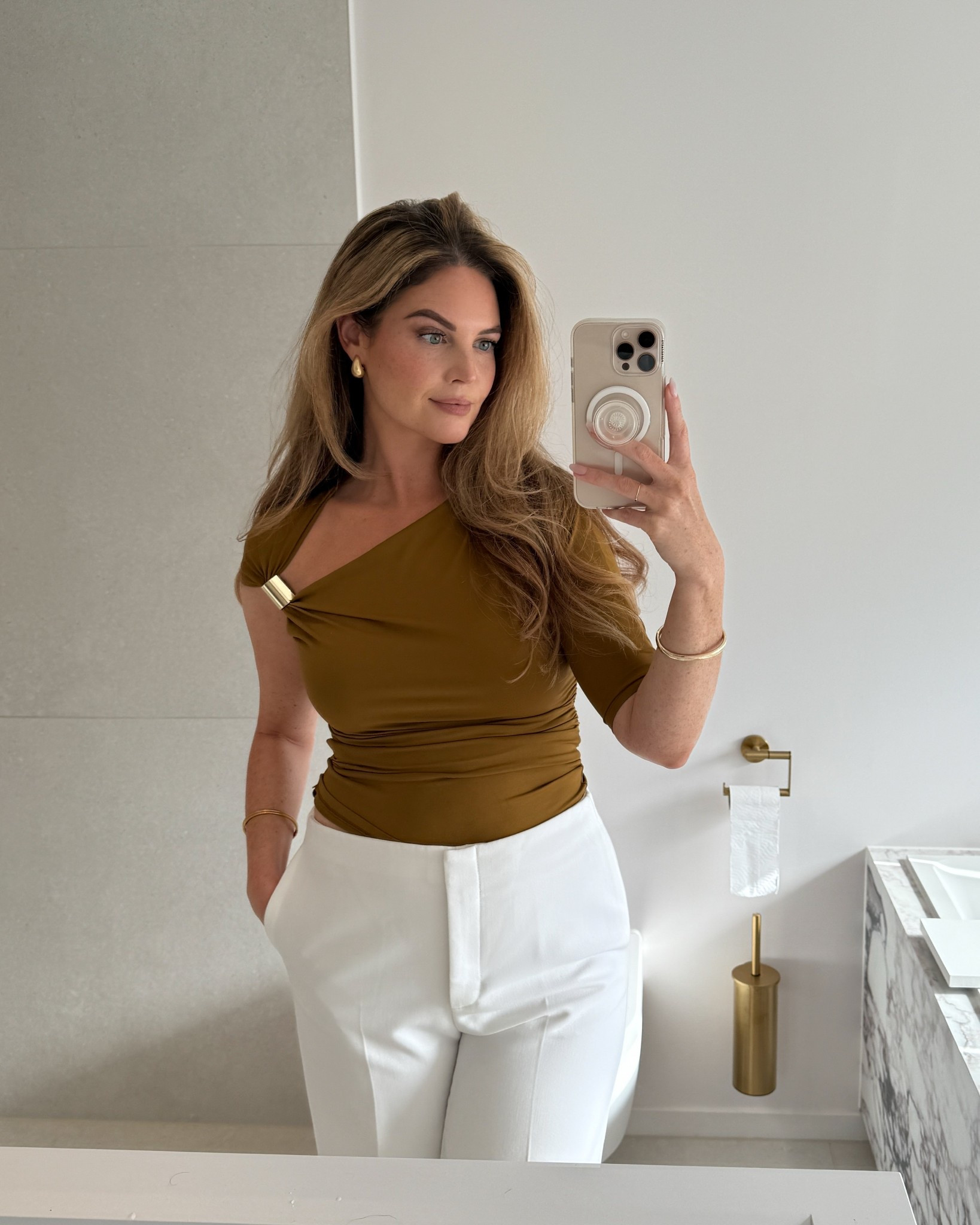 The outfit I wore yesterday to the first drinks and dinner outside this year 🥂🌼

Top is Zara: 1026/164/305 

spring outfit inspiration 2025, spring styling, brown outfit, cream outfit, butter outfit inspiration, vanilla outfit, ootd, spring inspo, elegant top, white trousers outfit, spring workwear outfit, workwear outfit, going out outfit, girls night out outfit, chic casual outfit, lente outfit, spring 2025 trend

#LTKspring #LTKsummer #LTKeurope