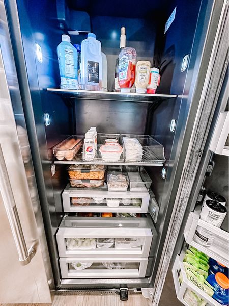 The Refrigerator. One of the last things to ever get organized and it’s probably one of the most used items in your home! An organized fridge will help you spend less at the grocery store and waste less food because you can see and reach allll the things 👊🏼
.
.
@mdesign
.
.
.
#kitchenorganization #kitchenstorage #refrigerator #refrigeratororganization #fridgeorganization #foodstorage #foodorganization #groceryrun #friyay #before #after #beforeandafter #igcarousel #instagramcarousel #spendless #overlookedorganization #organizationhacks #reminder #organizationideas #kitchenorganizationinspo #transformation #weekendvibes #householdorganization