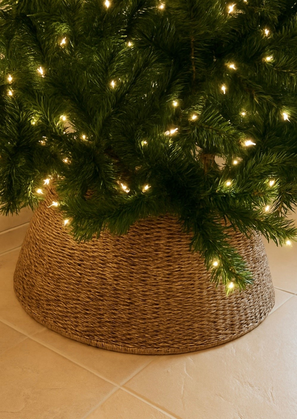 ✨ New Christmas Tree Setup!
Obsessed with how this turned out — the perfect classic holiday look!

🤎 This PB look-alike woven tree collar is still in stock (for now!) and only $28— such a designer look for less!

🌲 The 7ft pre-lit tree was also such a good find — under $250 and looks so full and natural once fluffed!

Shop both plus a few other pretty holiday picks I’m loving below! ⬇️✨

#LTKSaleAlert #LTKHoliday #LTKHome