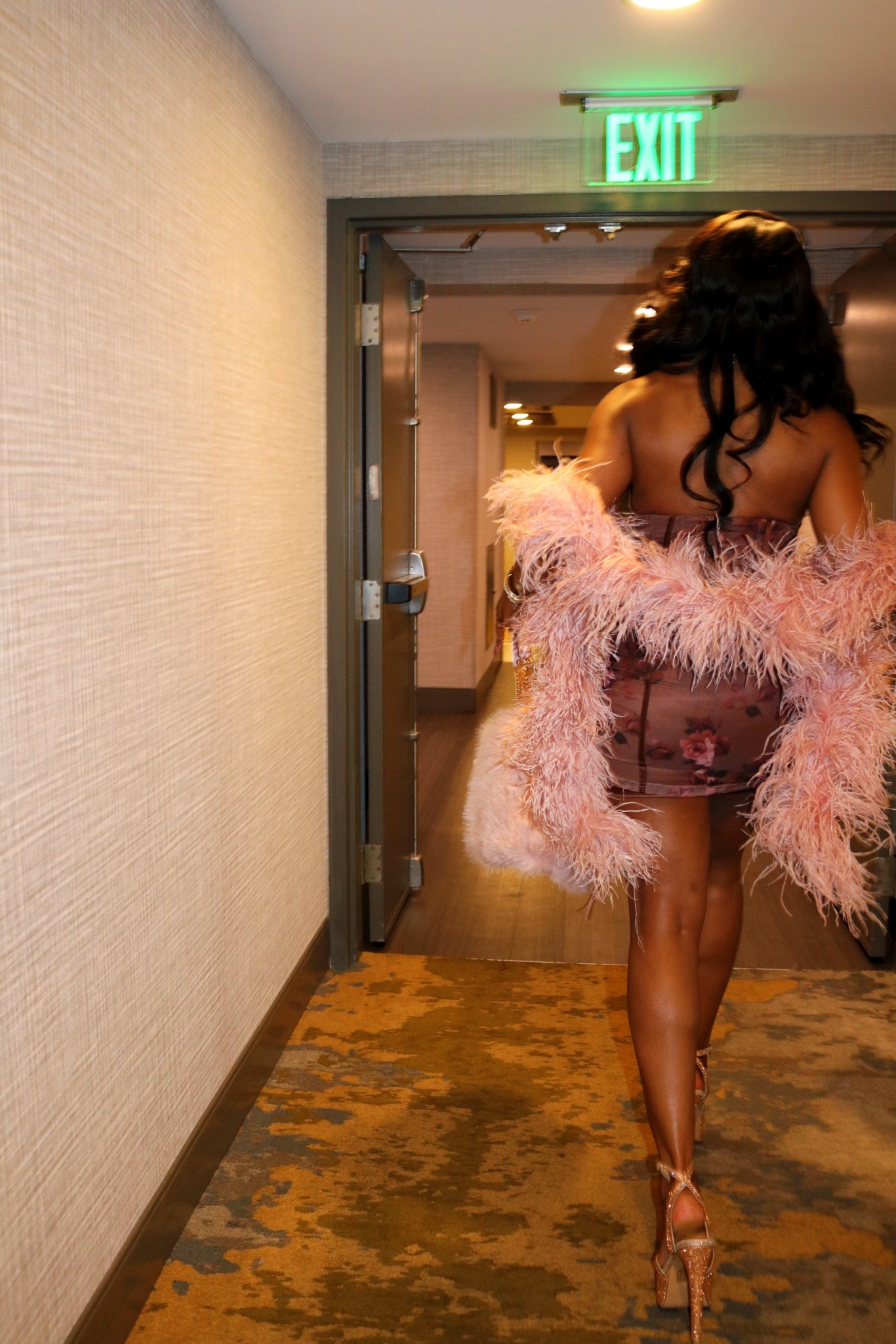 A feather boa is one of my favorite accessories to easily elevate a glam outfit for a night out or a special event 🪩✨.

The key is to get a higher number ply, so it looks nice and full 🙌🏾😍. And you can use a blow dryer on low or cool to help make it look more fluffy before you wear it.
￼
I got this 15 ply one on AliExpress, in the color leather pink 💖.

#LTKootd