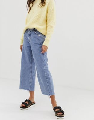 New Look - Jean large avec ourlets effilochés - Bleu | ASOS FR