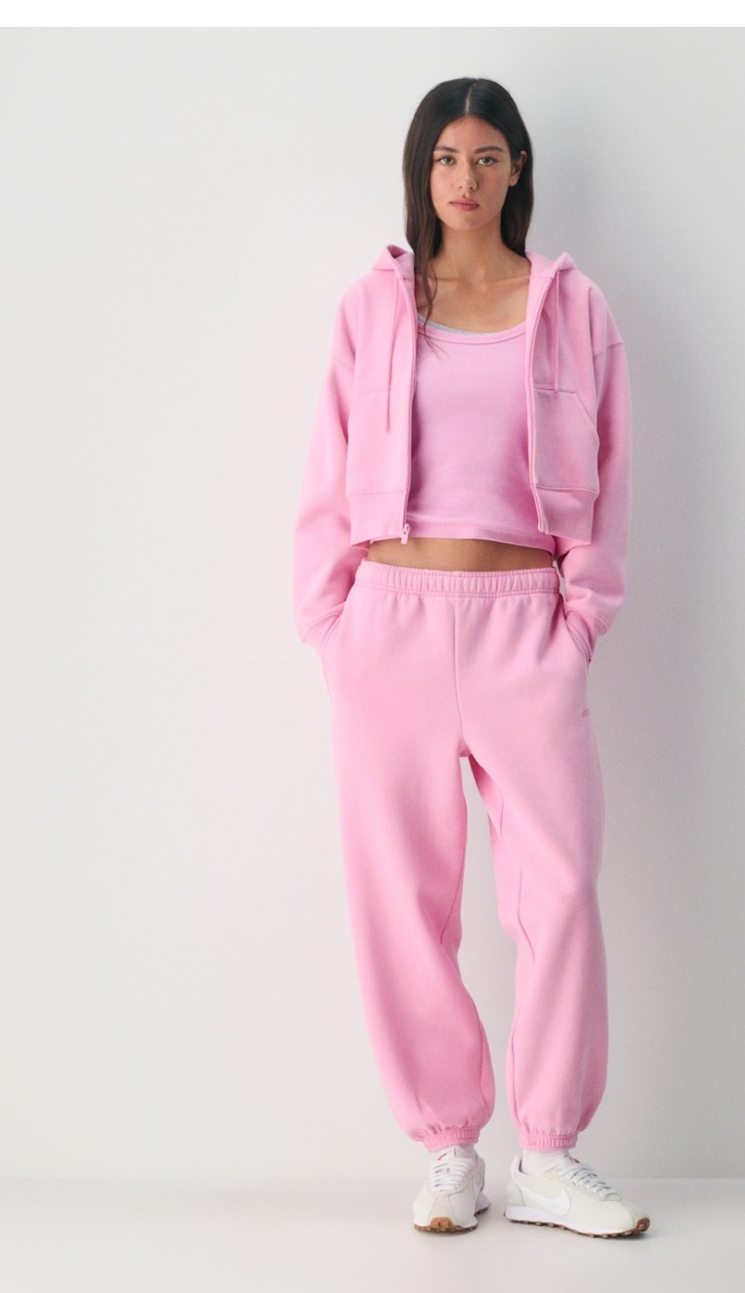 The way I am SO obsessed with the new PINK line from Aritzia 🩷💖🎀

#LTKcanada #LTKstyletip #LTKwinter