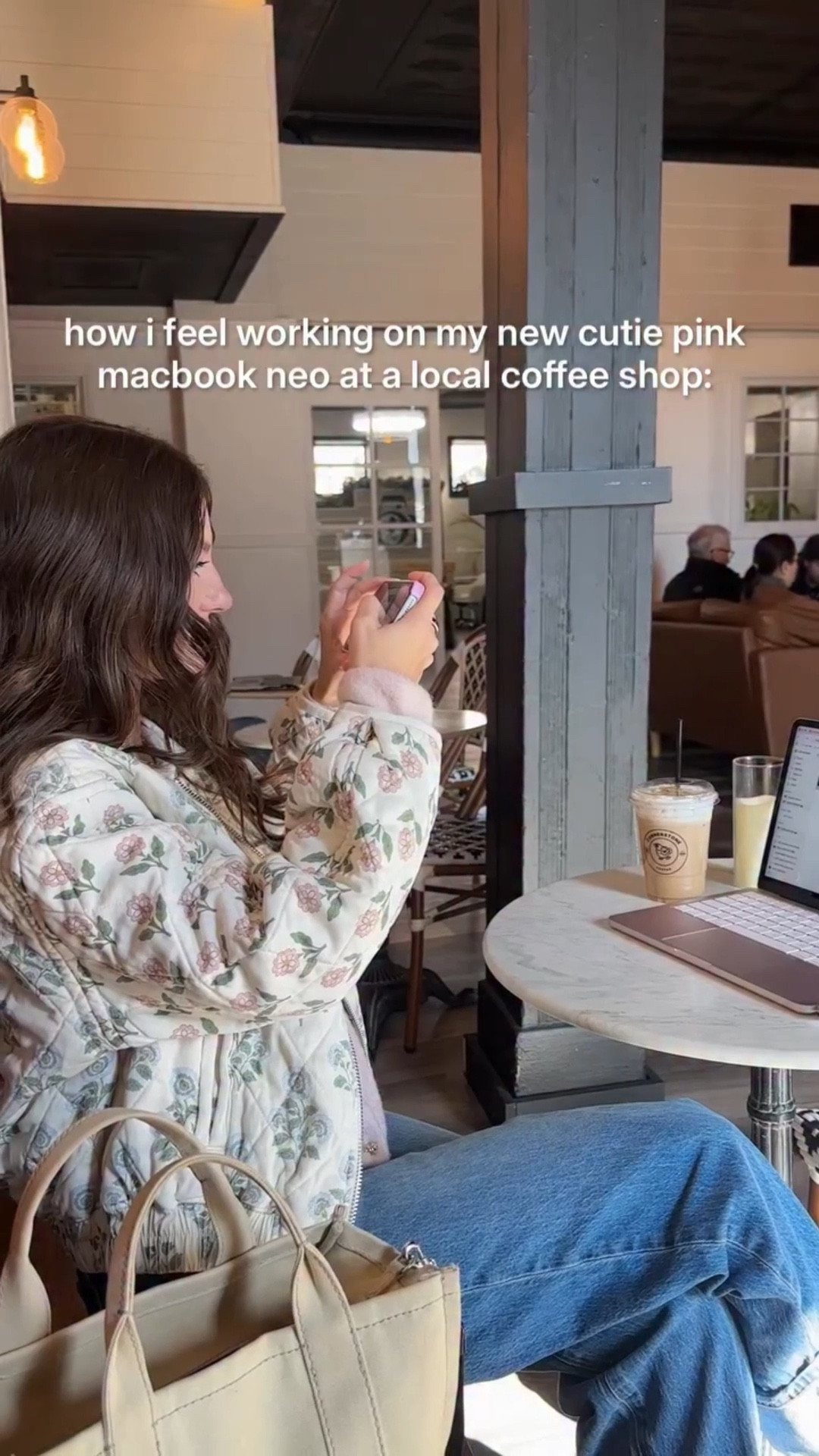 vibes are actually off the CHARTS when i get to use my pink macbook neo out in public 💗👩🏼‍💻 SHE’S SO CUTE #macbookneo #pinkmacbook