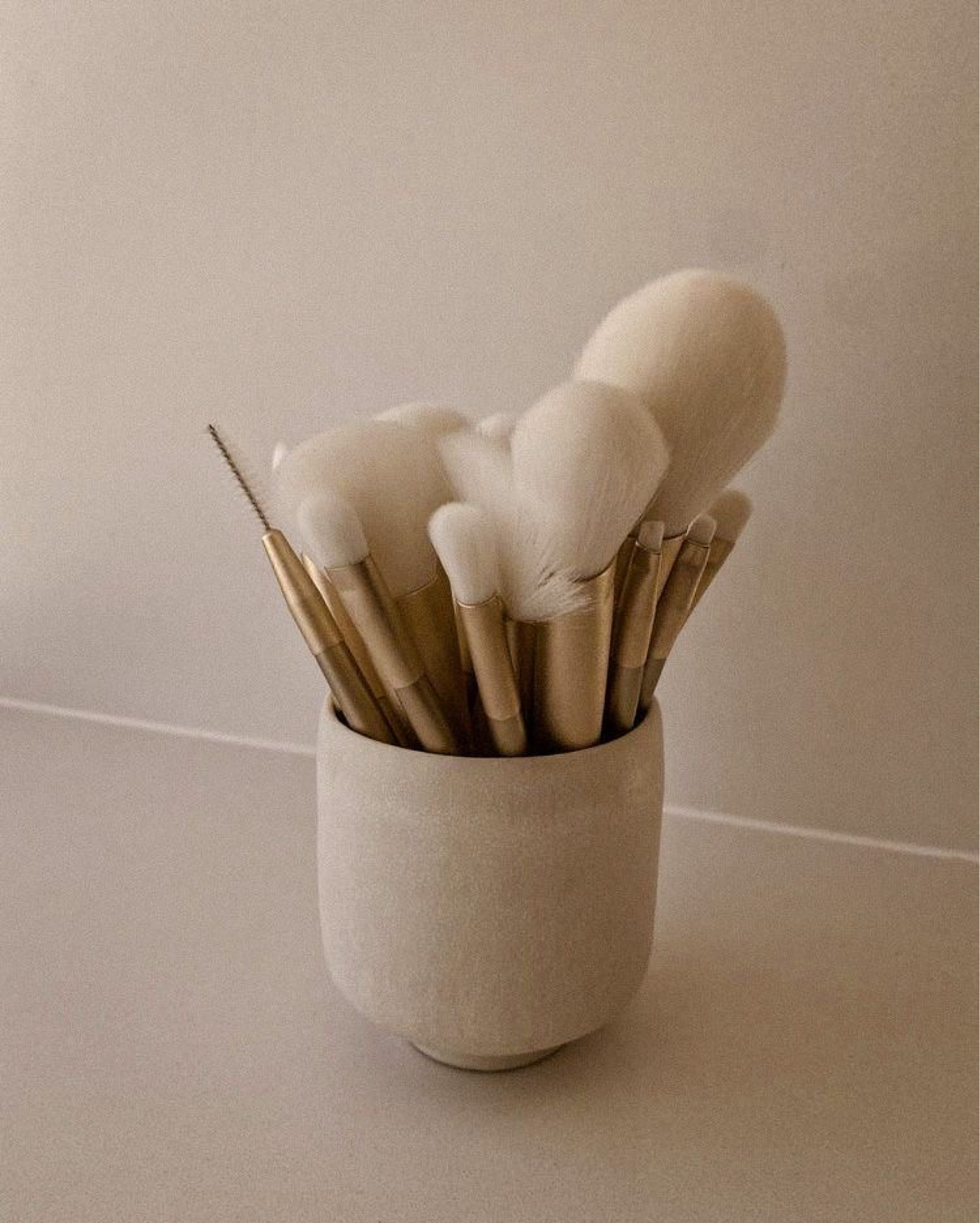 Minimal makeup brush storage 

#LTKBeauty