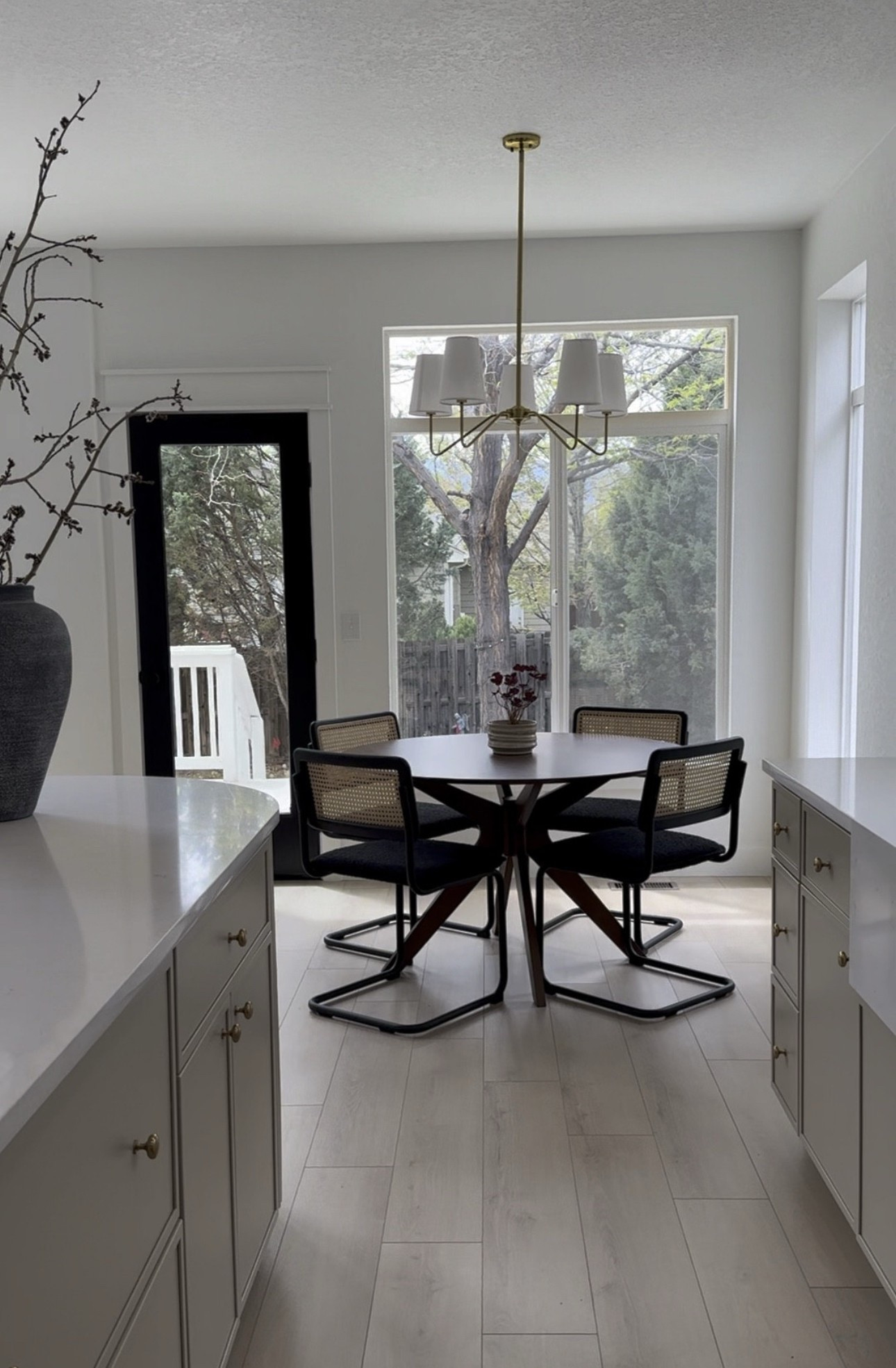 Dining room 
Dining chair 
Kitchen 
Dining table 
Mid century 
Modern
Home decor 



#LTKHome #LTKStyleTip #LTKOver40