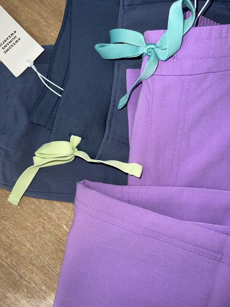FAVORITE FIGS SCRUBS LINKED BELOW!!! 
#nurse #newgradnurse #ernurse #scrubs

#LTKGiftGuide #LTKworkwear #LTKstyletip