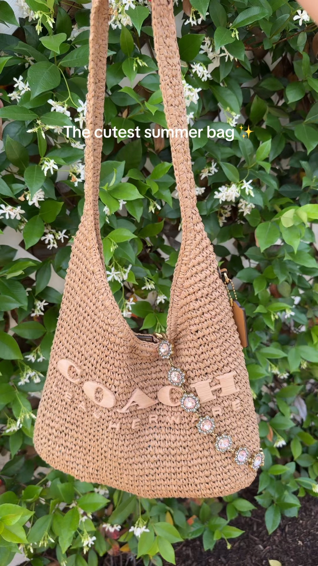 Coach shoulder bag! 
Perfect spring and summer bag😍