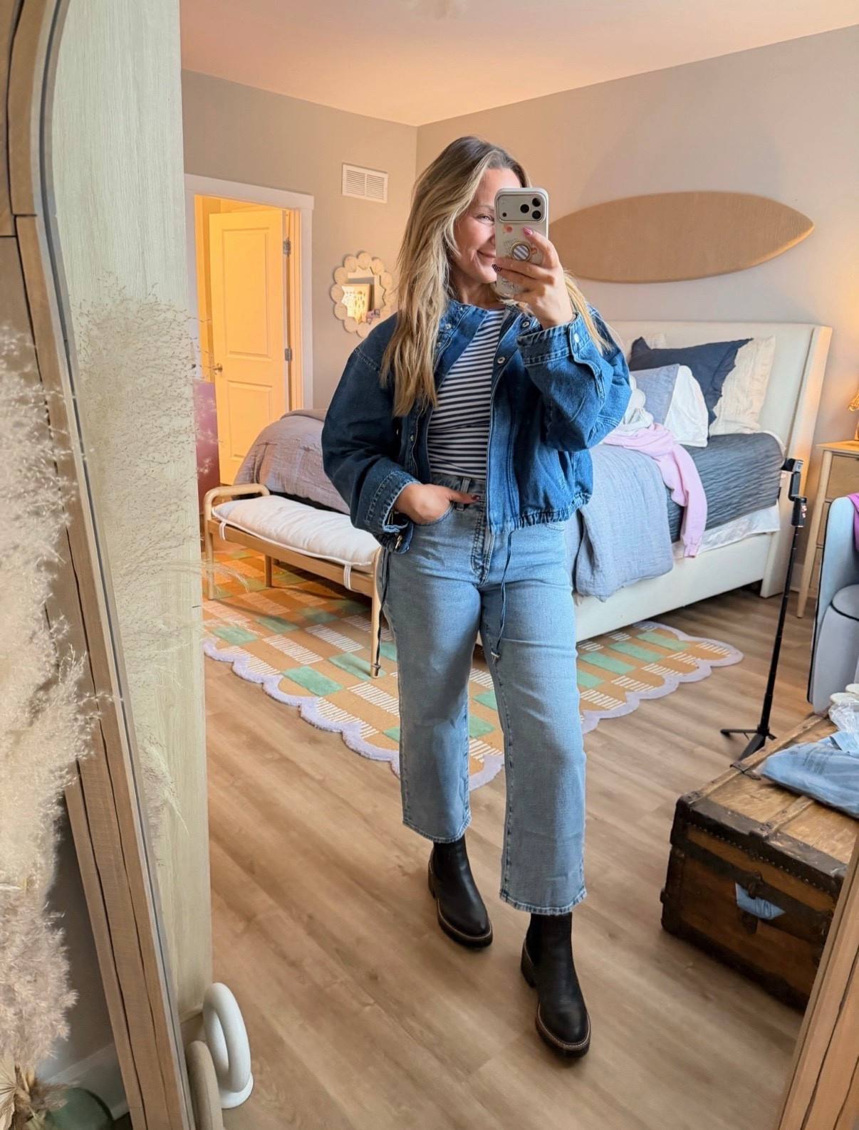 I don’t trust anything labeled “perfect”… especially when it comes to wide leg crops.  Length matters. Rise matters. Where it hits on the ankle matters.  But these? Okay. I see the vision.  Flattering waist, the right amount of structure, and that effortless drape that makes your legs look long instead of chopped.  

#LTKootd #LTKPetite #LTKgrwm