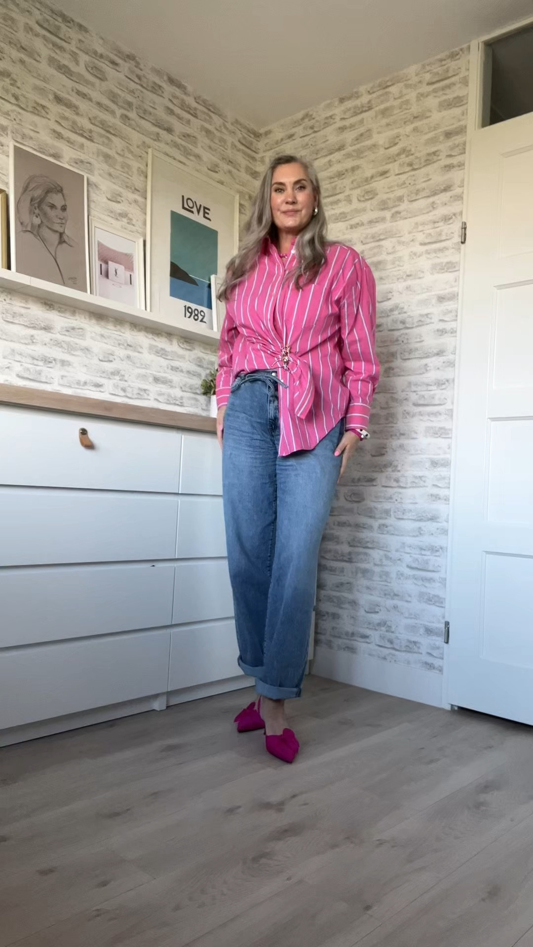Tip Tuesday. Roze gestreepte blouse is van Zara (vorig jaar), barrel leg jeans (32/36”), roze libelle broche en roze schoenen. 



#LTKstyletip #LTKnederlands #LTKeurope