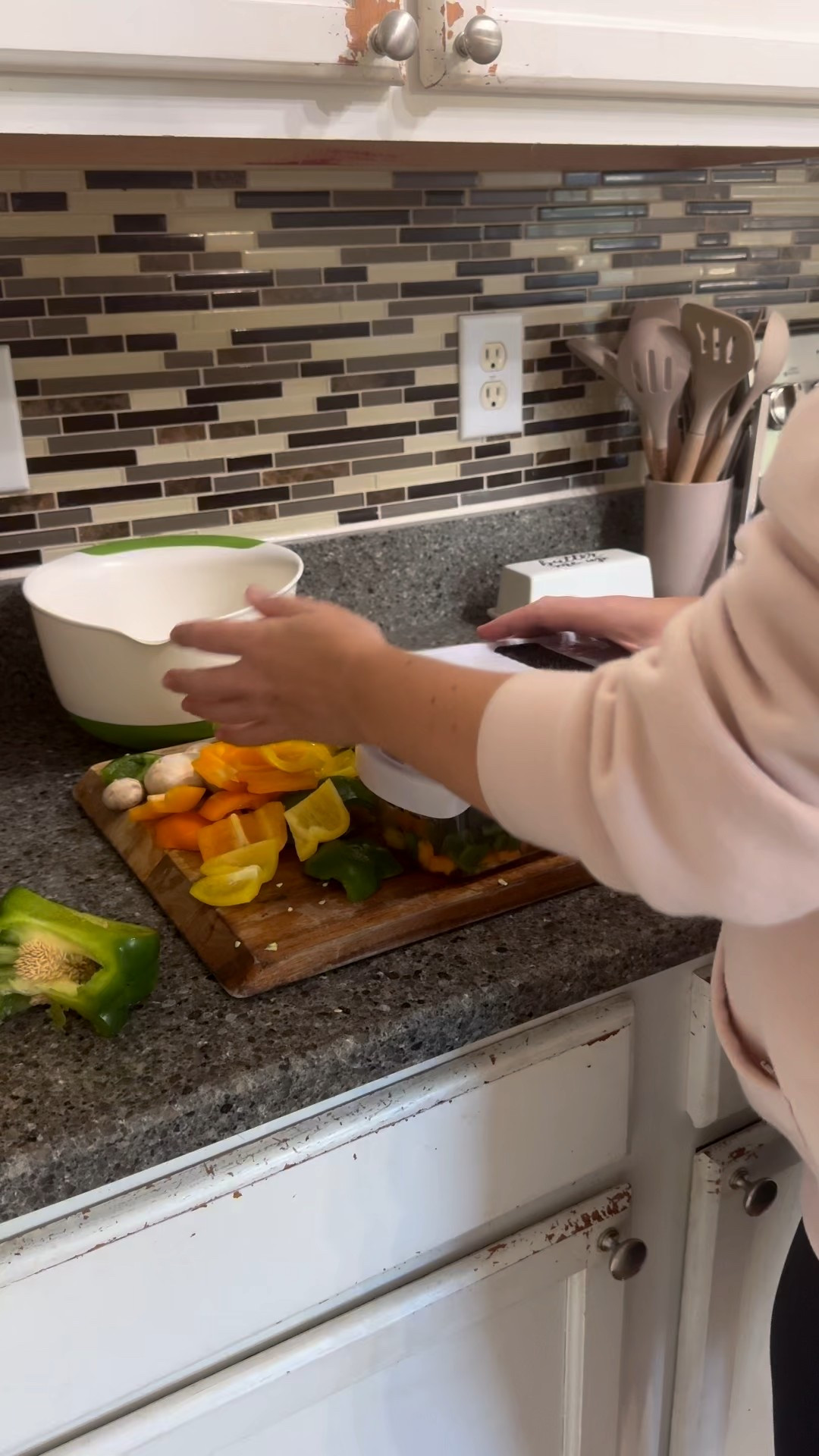 This veggie chopper cuts my prep time in half. Zero effort, perfectly chopped, and way less mess.

#KitchenTools #MealPrepHacks #LTKHome #AmazonFavorites #TimeSavingTips


#LTKGiftGuide #LTKHome #LTKfoodie