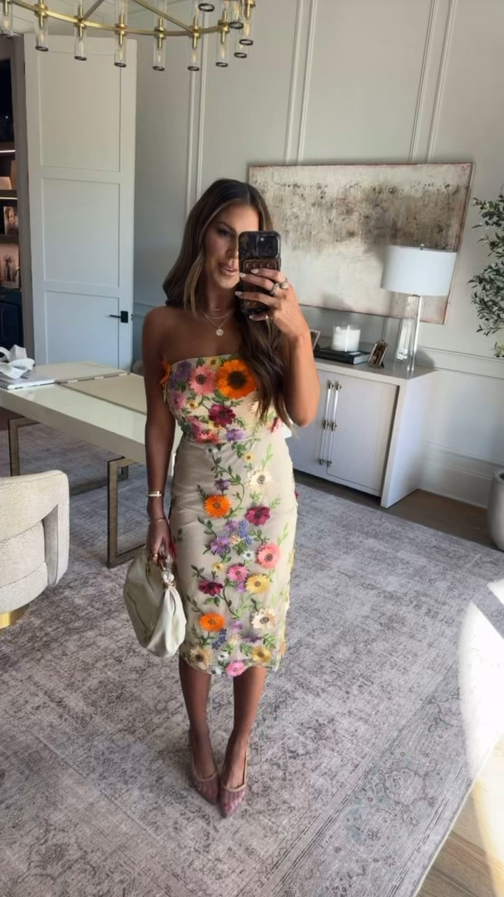 this dress is EVERYTHING! wearing a small 🌸 use my code hollie35 for 35% off! 

 