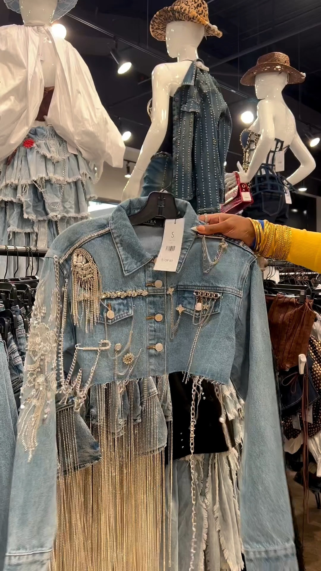 If you’re stressing about what to wear to the Houston Rodeo… stop.
@shopakira literally has everything in one place, and they’ll even help you style it.


#LTKgrwm #LTKdayinmylife #LTKootd