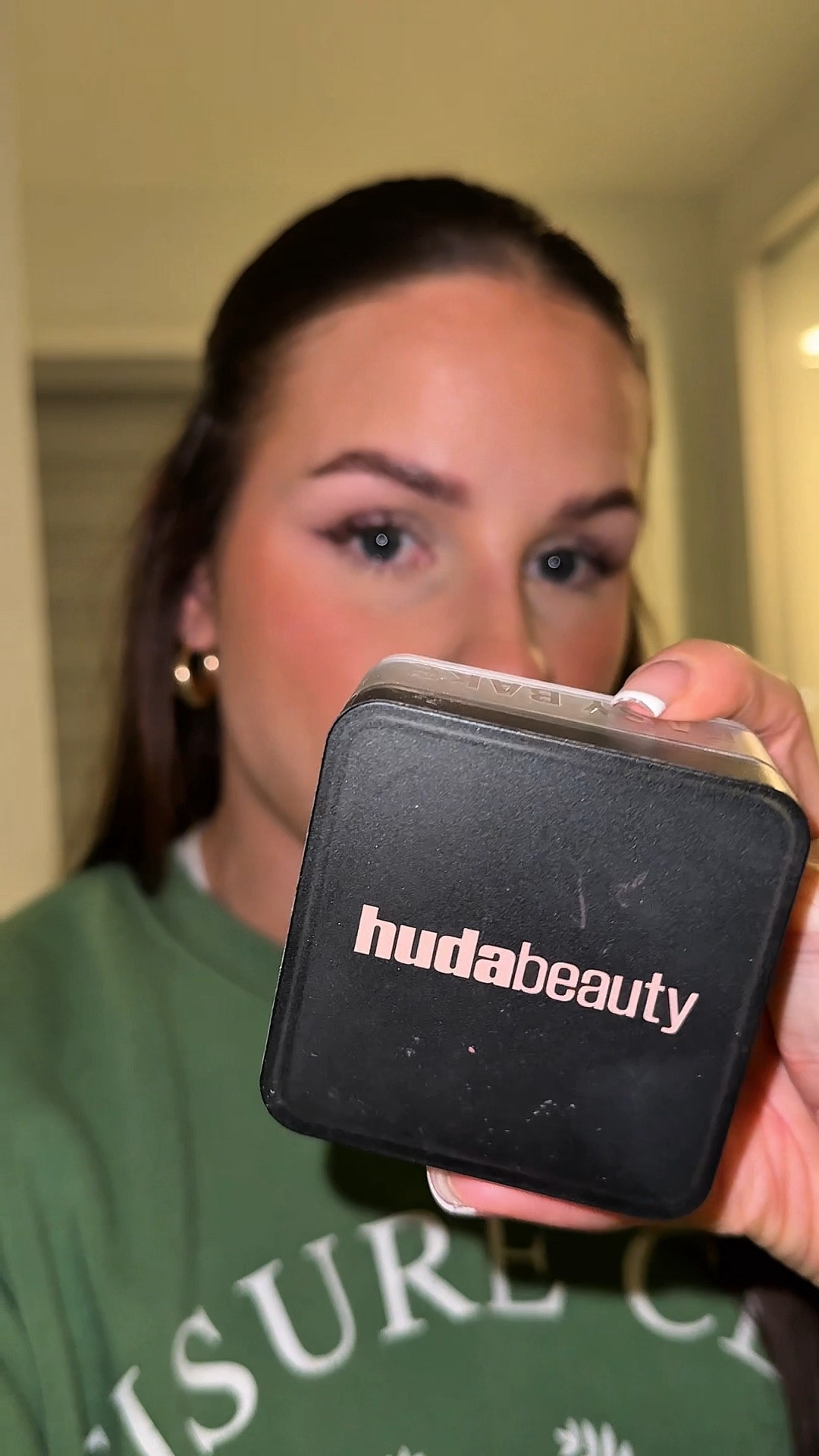 What is in this….? #makeup #cryproof #waterproof #bestsettingpowder 