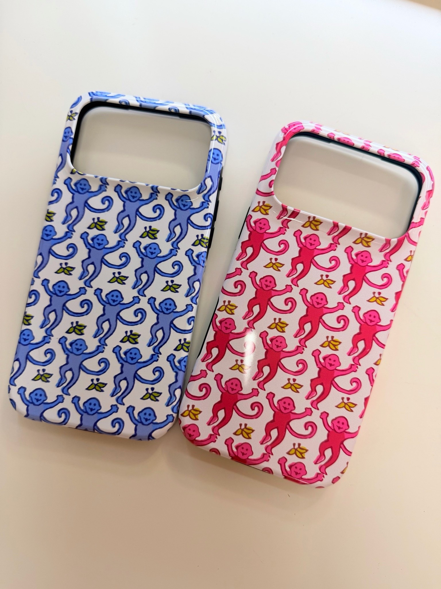 The cutest monkeys I ever did see. It is giving Roller Rabbit vibes. 

#phonecase #rollerrabbitvibes #looksforless