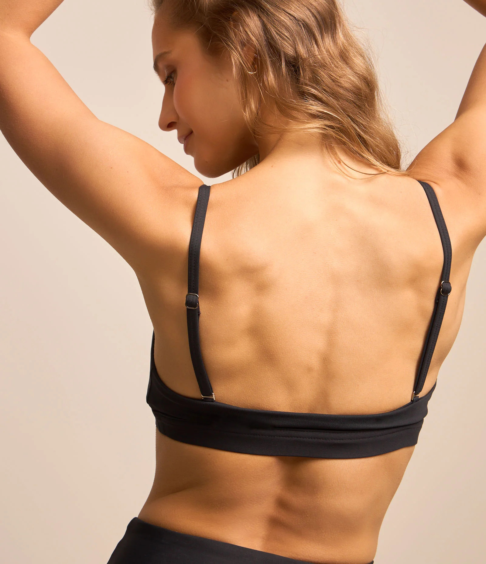 Top Esportivo em Poliamida com Bojo e Alças Ajustáveis Preto - Lojas Renner | Renner (BR)