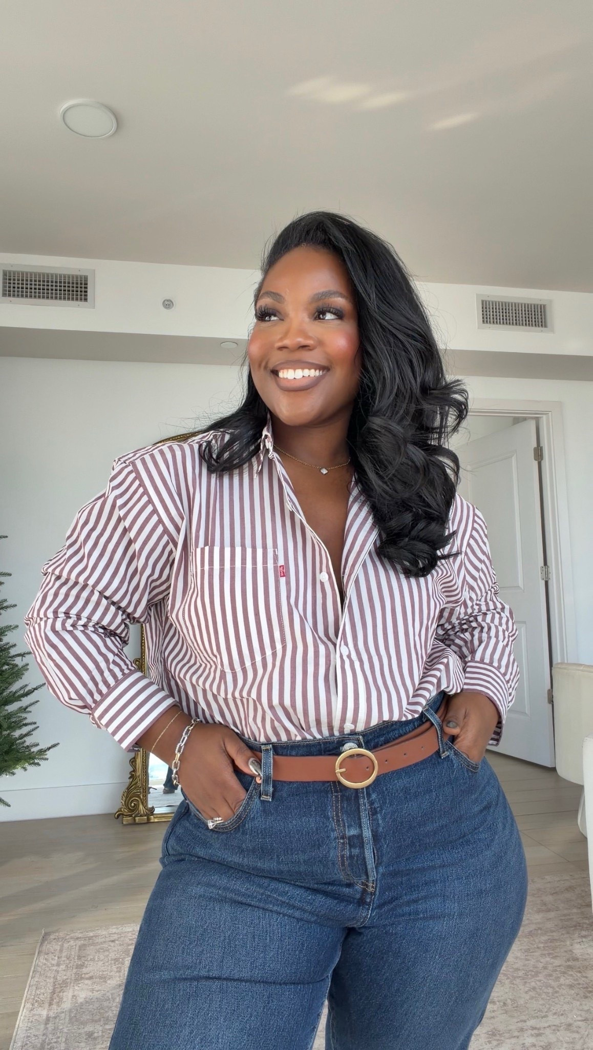 Boo, you need a good collared shirt. Perfect for the office, or a cute little brunch! 🤏🏾 

The quality is chef’s kiss 🤩

Get $75 off $200+, $50 off $150, $25 off $100 at Levi’s. Applied at Checkout 🙌🏾

*Other colors are available*

Top: Size L 
Jeans: 16S

Pin stripes, office look, casual chic outfit, curvy girl outfits, outfits for work, Emmy Petit 

#LTKPetite #LTKWorkwear #LTKSaleAlert