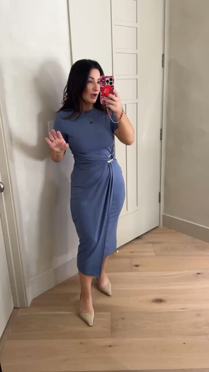 Flattering midi dress perfect for any occasion! 

Size small 

5'0" 140lbs
Petite friendly! 

 

#LTKSeasonal #LTKSaleAlert #LTKPetite