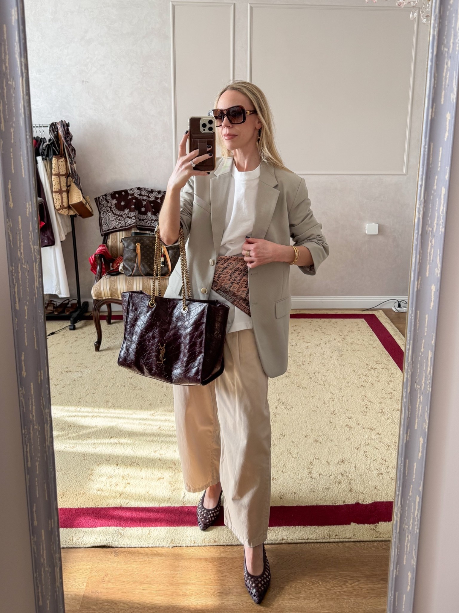 Work look of the day

Business casual workwear, oversized blazer, scarf worn as belt, cropped chino pants, braided slingbacks, burgundy YSL tote

#LTKootd #LTKWorkwear #LTKOver40