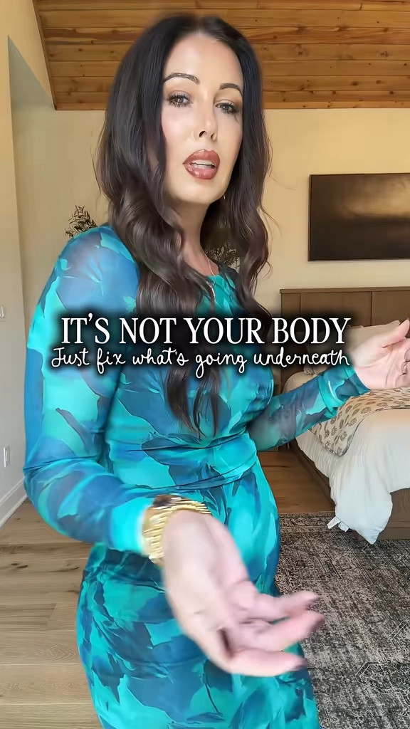It might NOT be your body—it might just be what you’re wearing underneath! 👏✨ The right bra + shapewear can completely change how your clothes fit and give you that smooth, confident look under any outfit. These are some of my absolute FAVORITES and make such a difference! 🤎
#Shapewear #BestBra #FashionTips #LTKFinds #StyleTips #ConfidenceBoost #WardrobeEssentials #FashionOver40