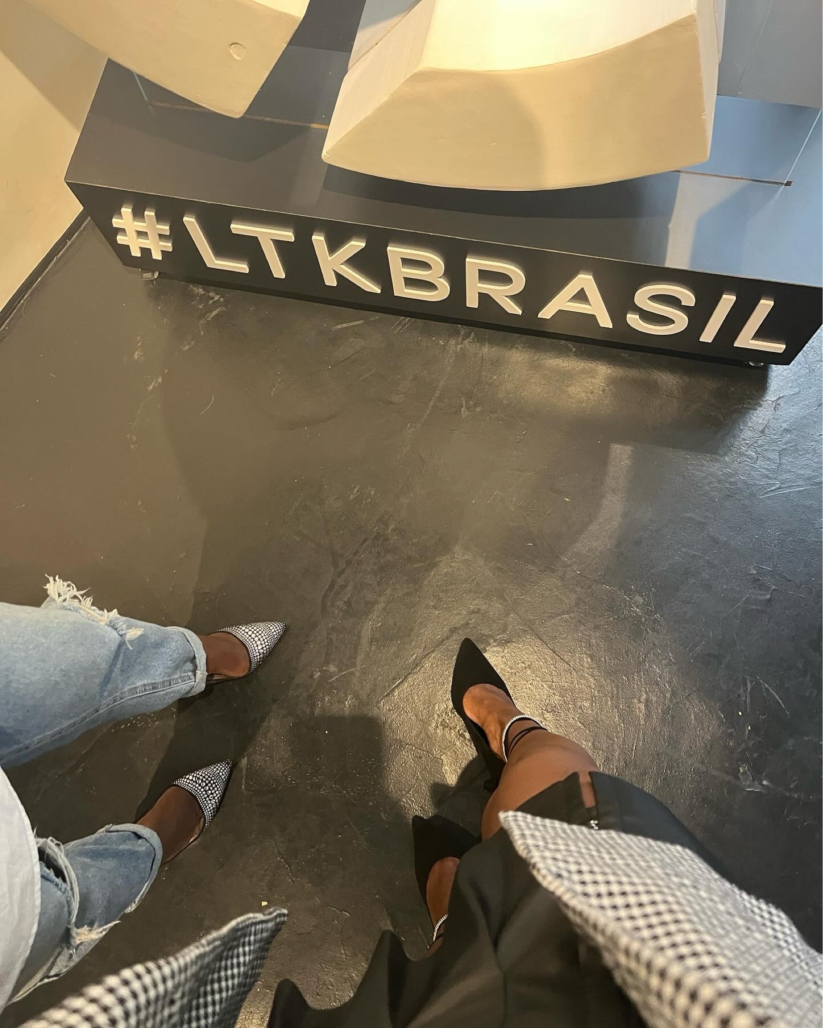  Scarpin é o tipo de sapato que deixa a mulher mais empoderada além de deixar o look com mais sofisticação. 

#garimpodakelly #scarpin #ltkcreator #ltk