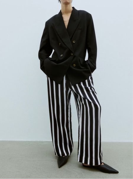Black and white striped  pants 

#LTKfindsunder50 #LTKSeasonal #LTKstyletip