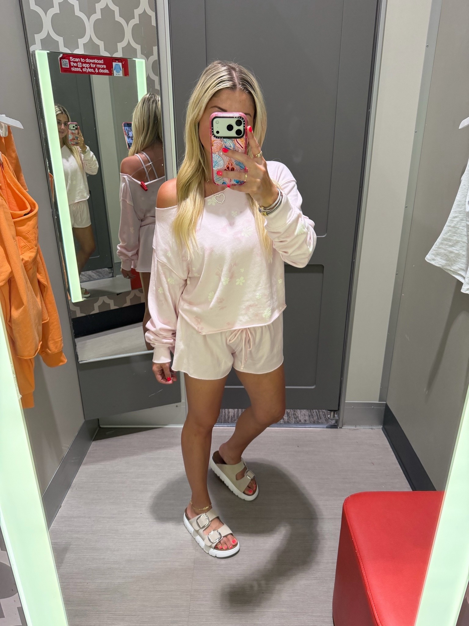 New target set!
Size small
Sandals tts