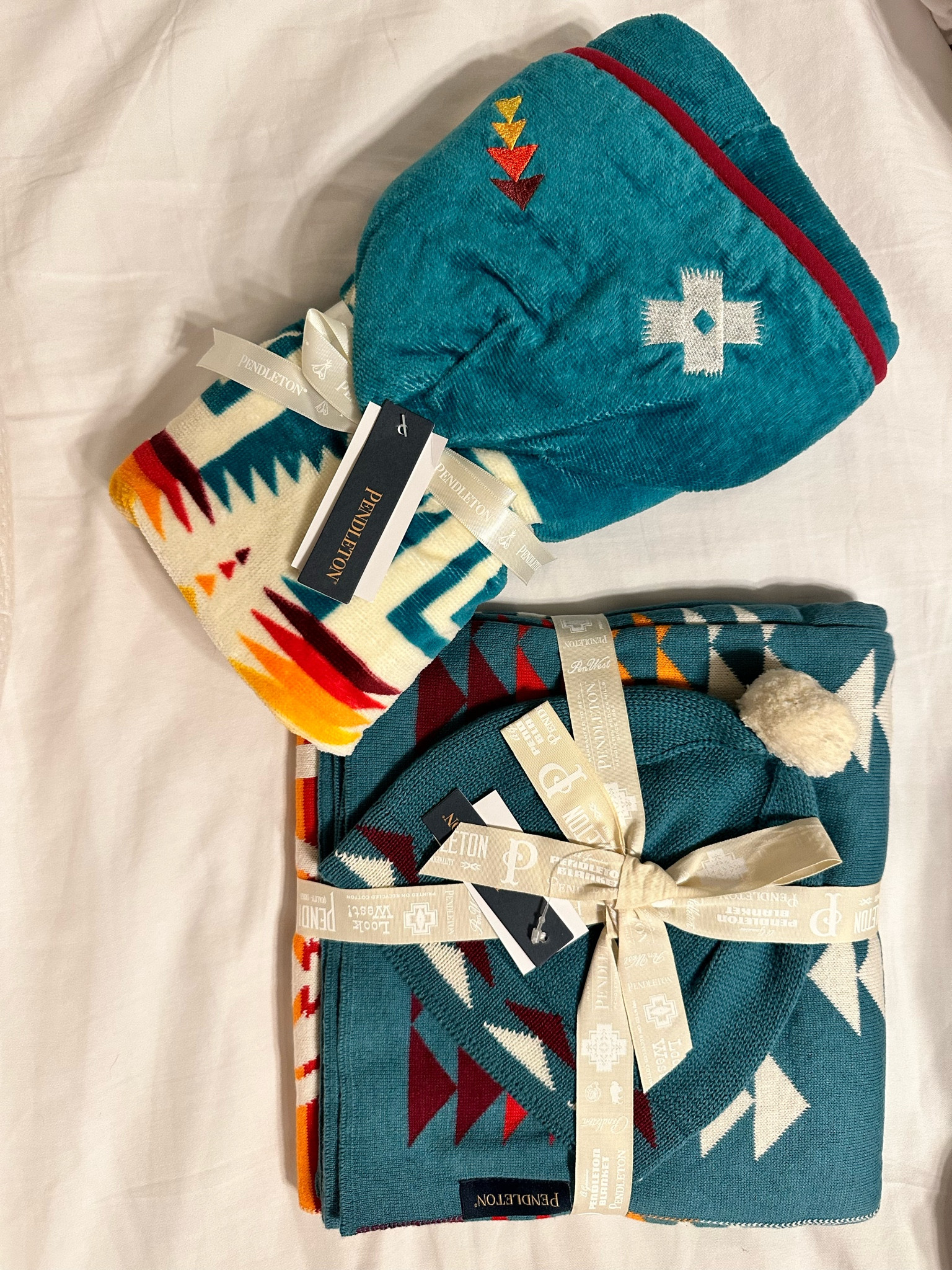 Pendleton baby discount blanket with beanie