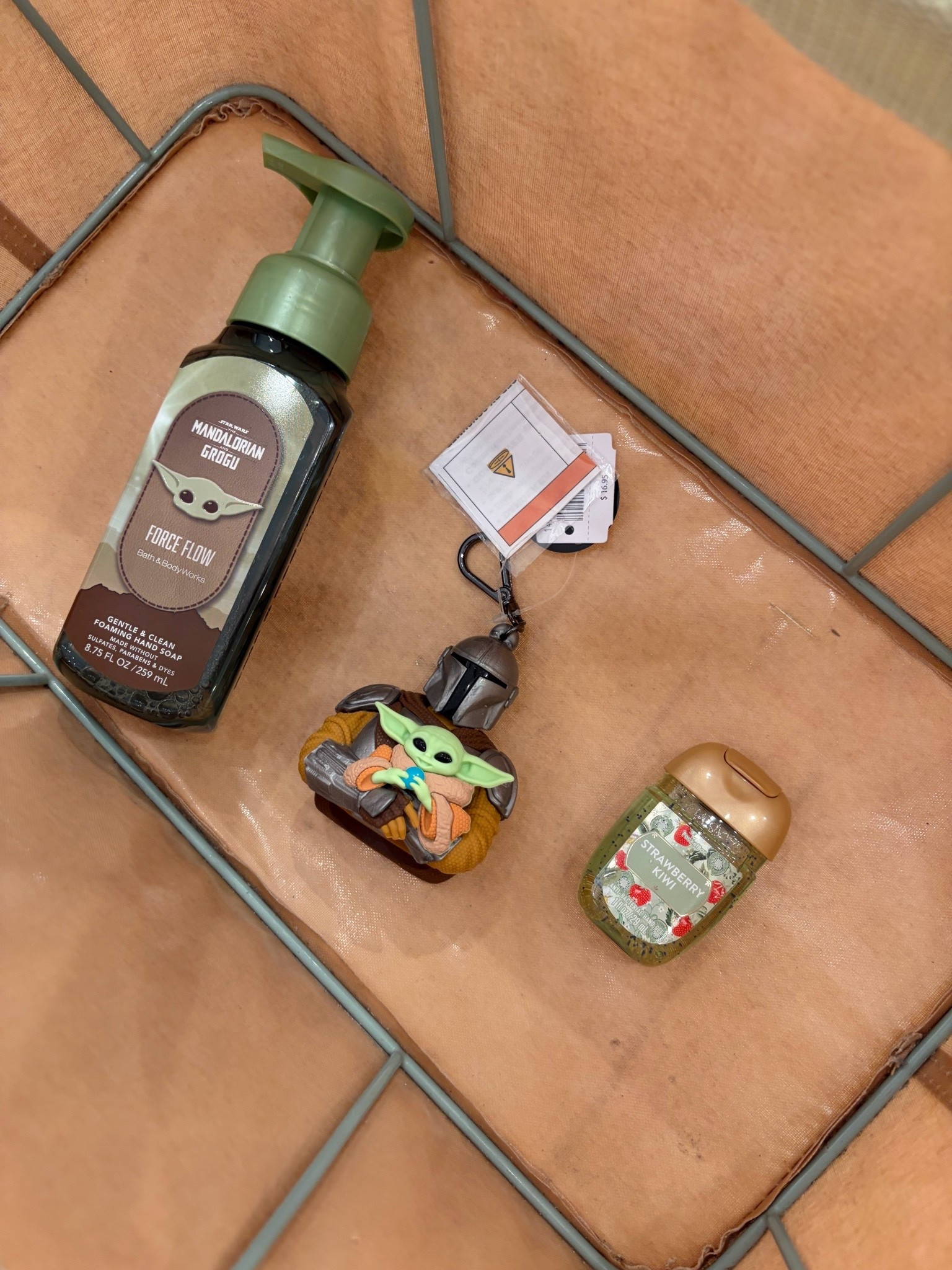 My little haul from The Mandalorian & Grogu x Bath & Body Works 💚🤎 I really held back 😂

#LTKSeasonal #LTKHome