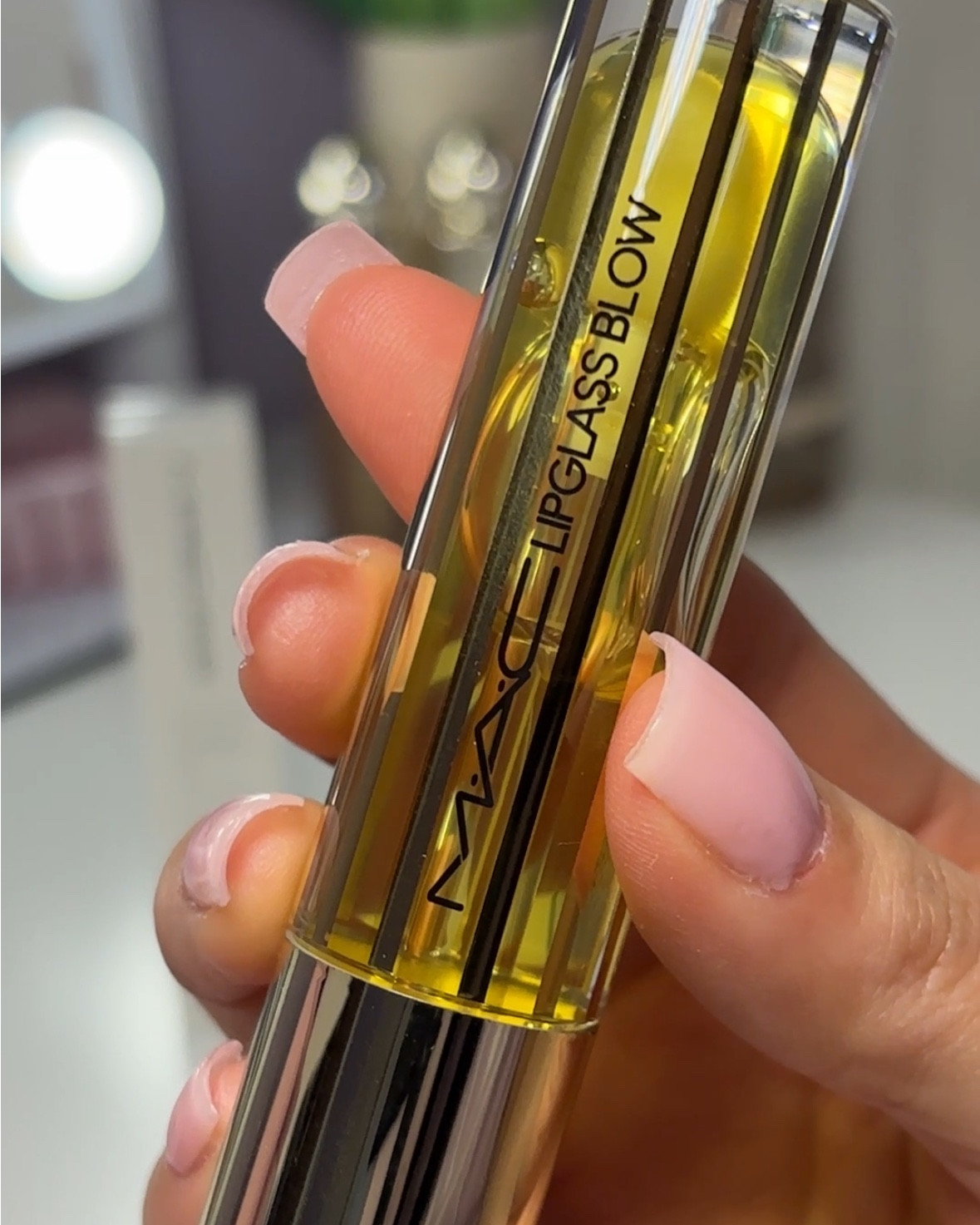 New MAC plumping lip oil 🐝💛 #lipoil #plumplinglipoil #mac 