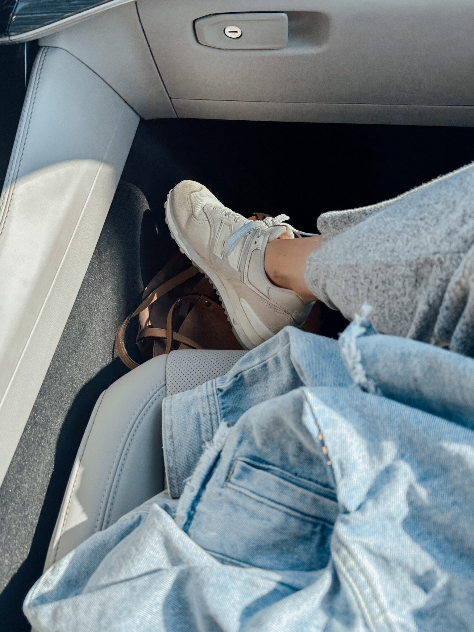 New balance neutral lifestyle sneakers on sale! Travel outfit styled by BarbiGia 




#LTKtravel #LTKunder100 #LTKshoecrush