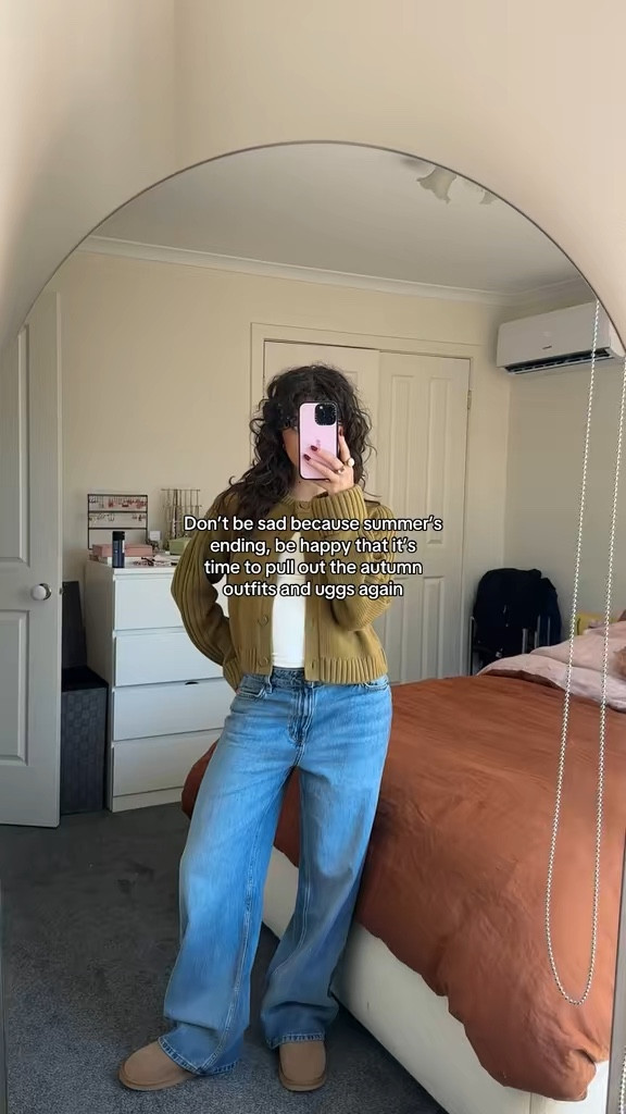 Styling my new Ugg boots for autumn with some cosy work from home outfits!!

These Uggs are so affordable (only $50) and they’re real leather and sheep wool!

#LTKautumn #LTKaustralia