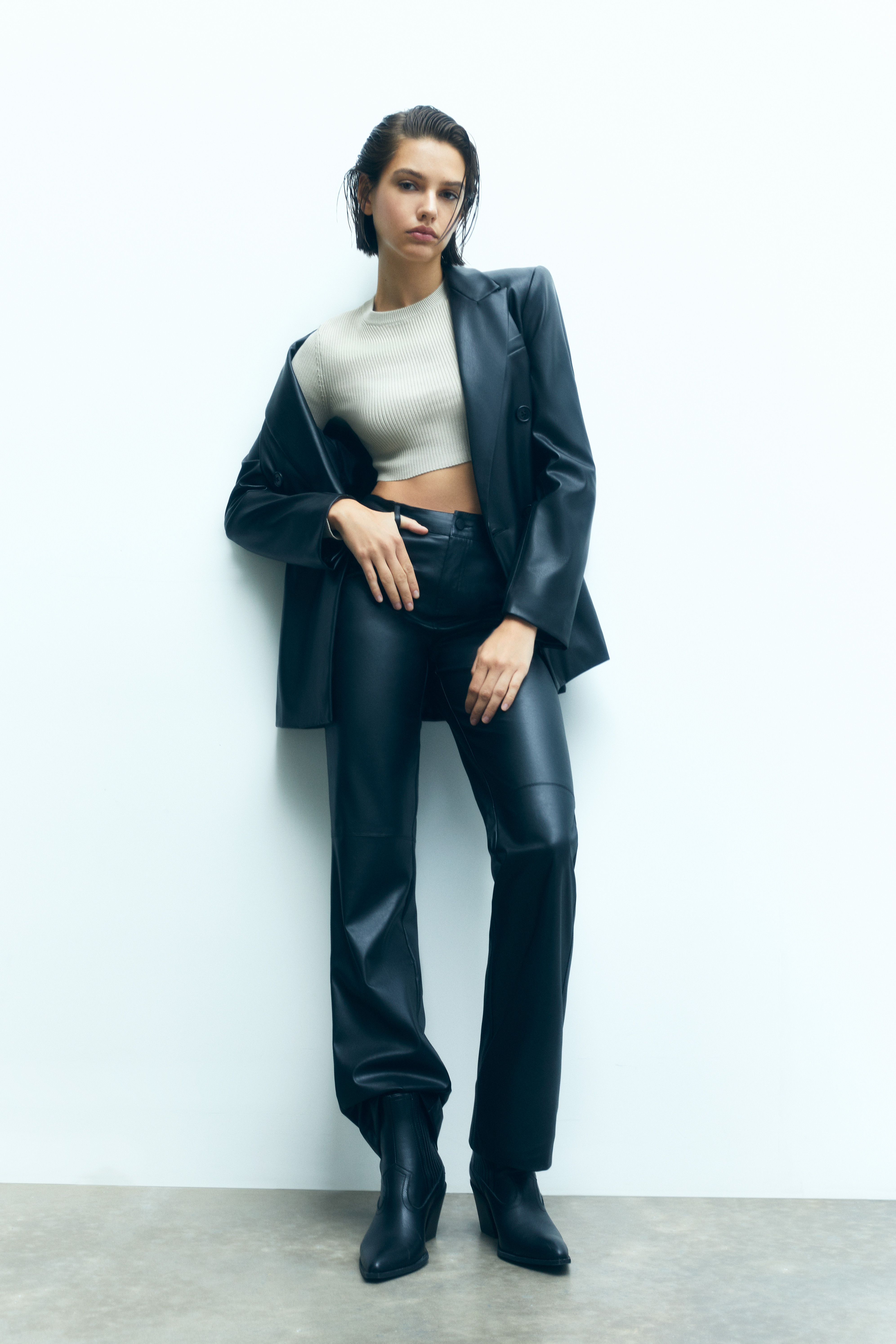 Pantalon droit similicuir | PULL and BEAR FR