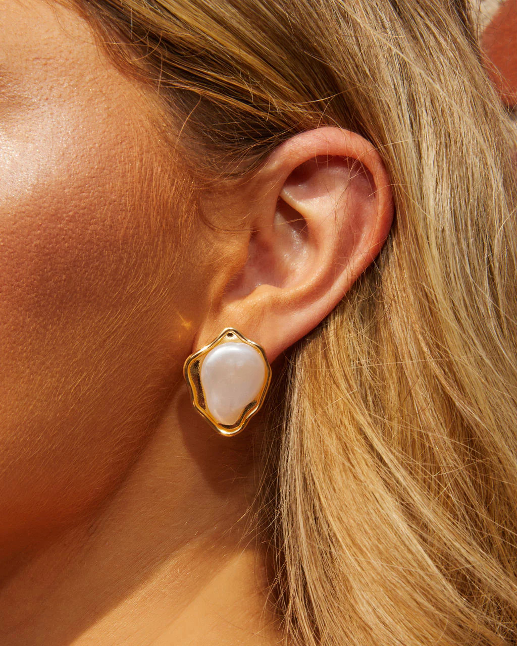 Shelly Organic Pearl Stud Earrings | VICI