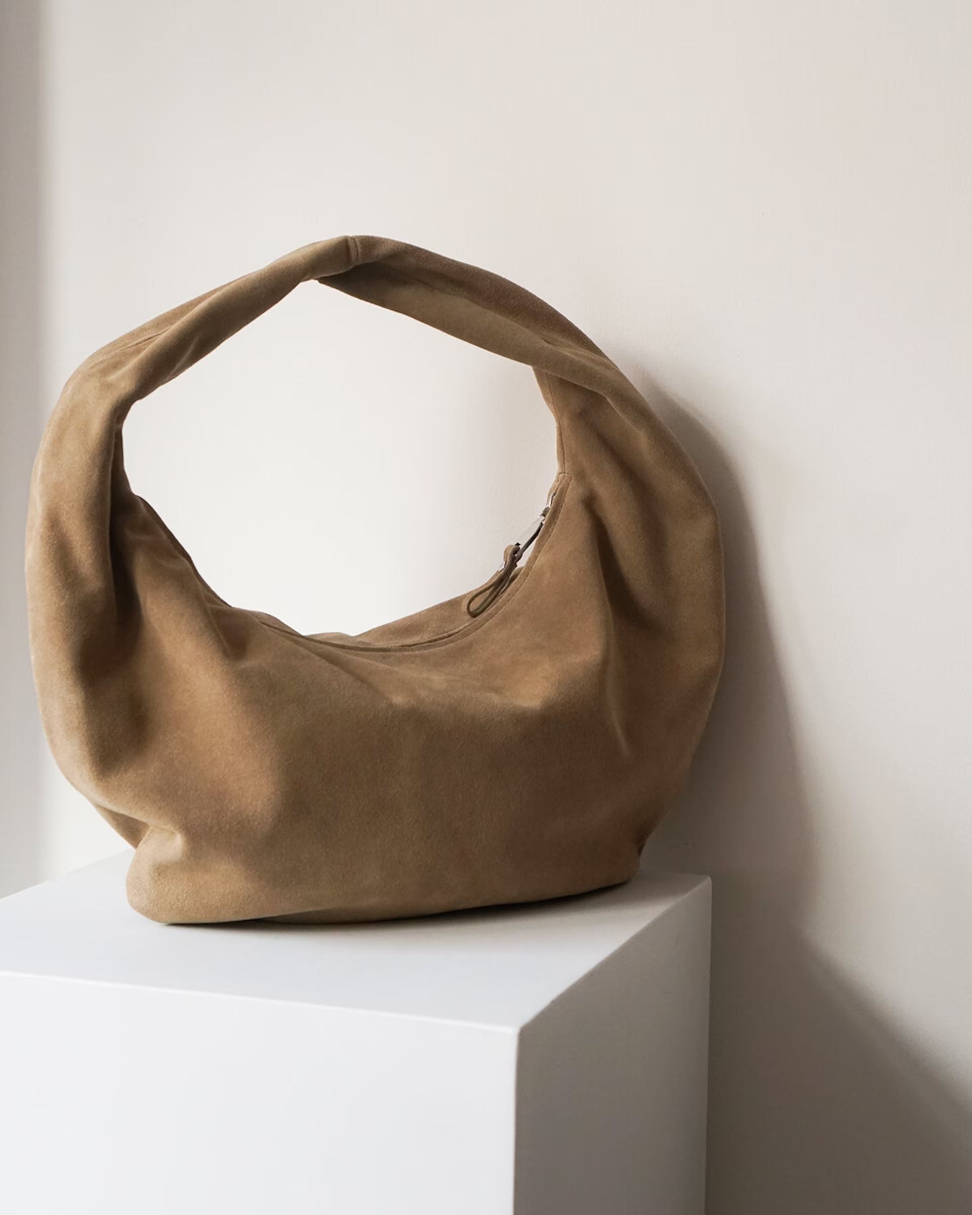 Alva Shoulder Bag Suede | Flattered