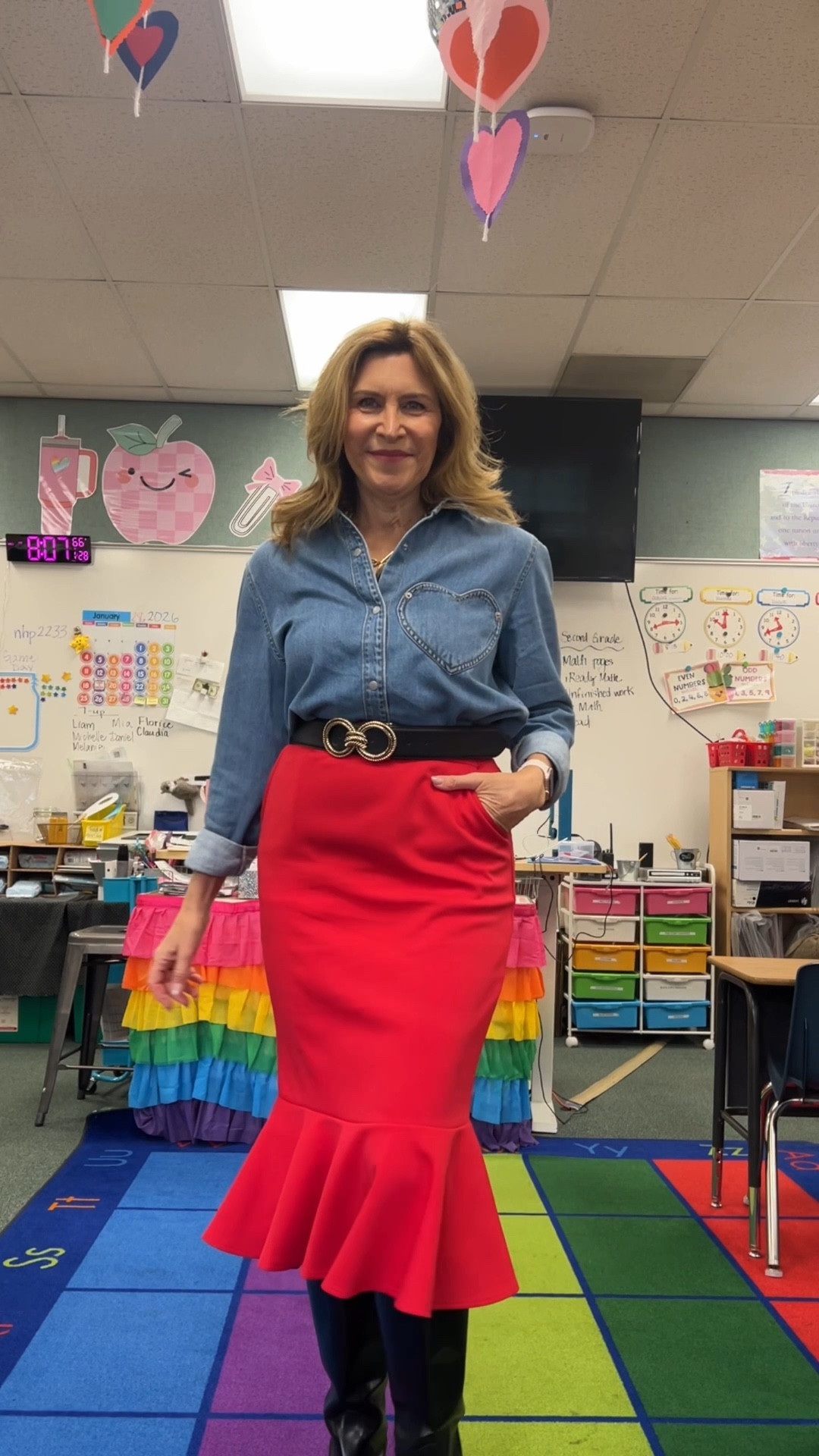 Use code: lisa_20 to save on the skirt. I’m 5’7 and wearing a medium. 

#LTKValentine #LTKootd #LTKOver40