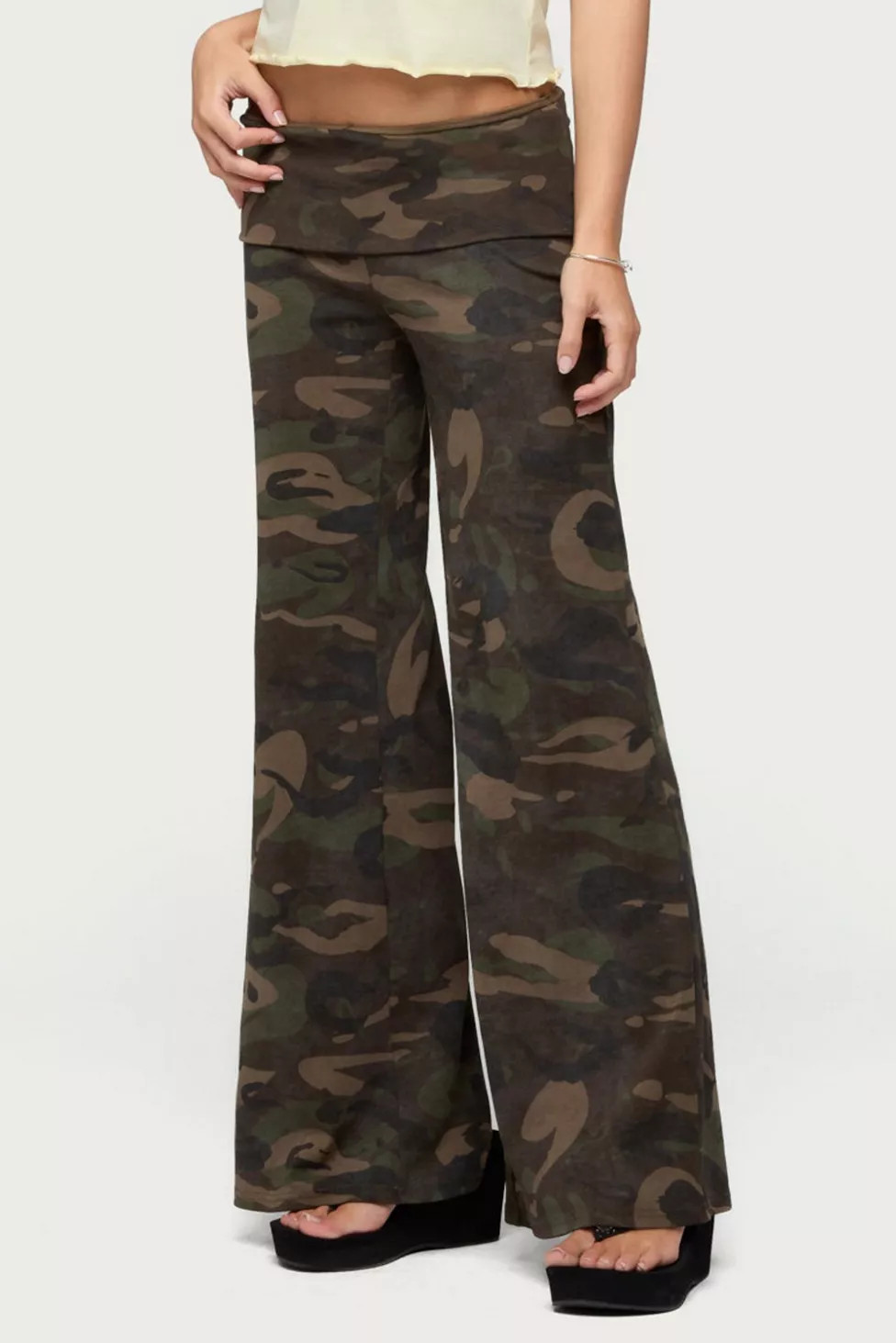 Edikted Lumielle Camo Wide Leg Foldover Pants | Urban Outfitters (US and RoW)