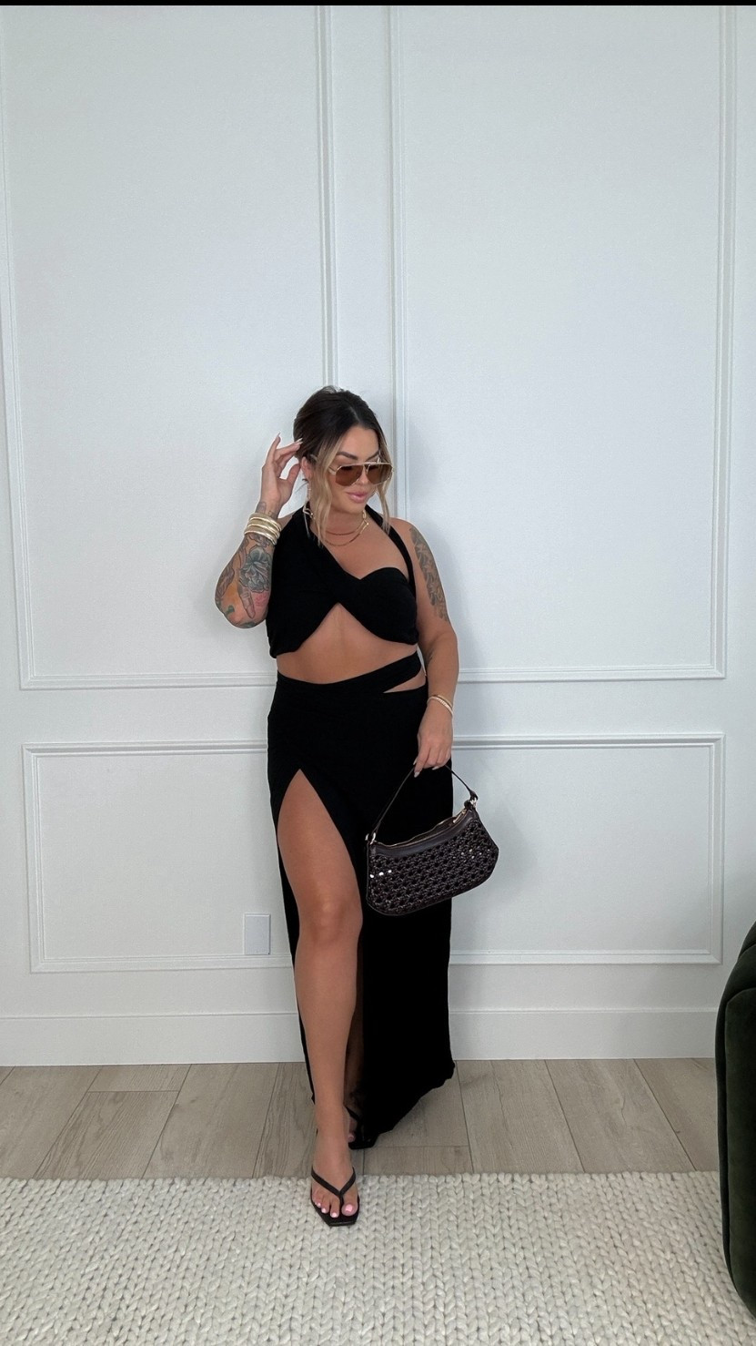 Sexy resort wear set 
Size XL 
#Resortwear #Midsize #Vacation #VacationOutfits #JLuxlabel ￼

#LTKTravel #LTKMidsize #LTKSwim