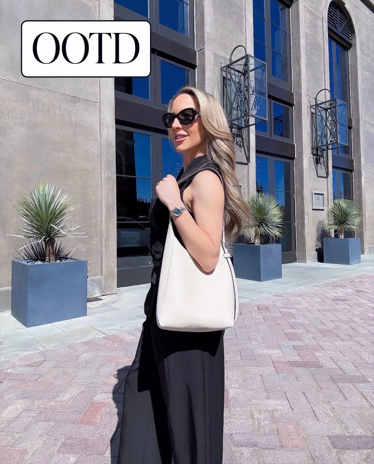 Tory Burch sale! The off white leather hobo bag / cream leather shoulder bag was $395 now $277 during the sale. The Tory Burch small Romy Hobo comes in a few colors if you want a darker bag for winter. 

#LTKSaleAlert #LTKCyberWeek #LTKWorkwear