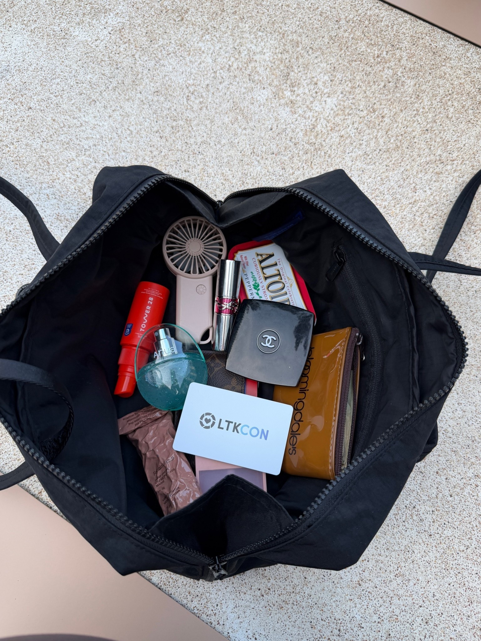 What’s in my bag for a quick workout🥰

#LTKCon #LTKActive #LTKBeauty
