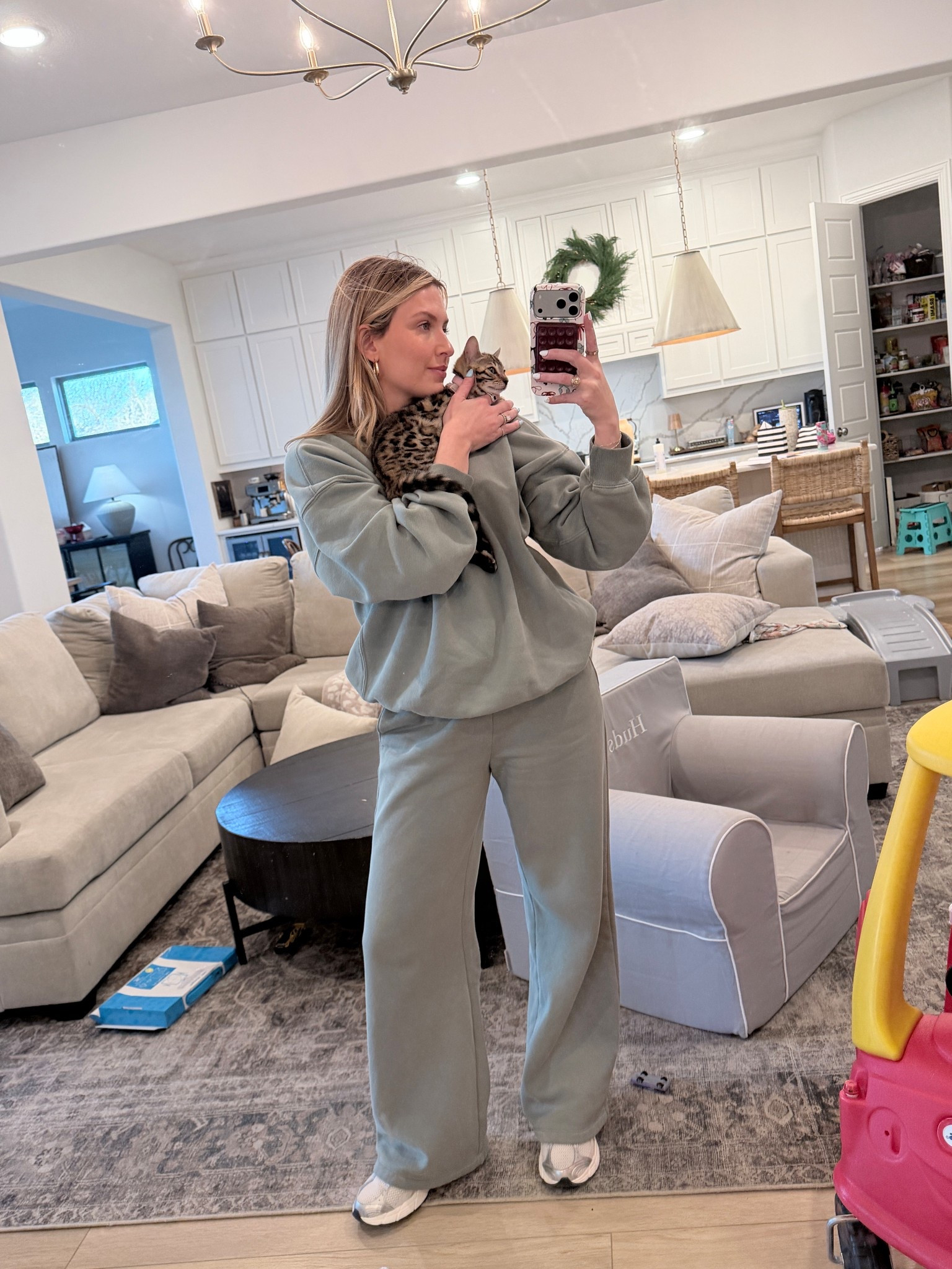 Another comfy set I love !!!


Abercrombie
Mom style
Sweat set

#LTKFindsUnder100 #LTKmomlife