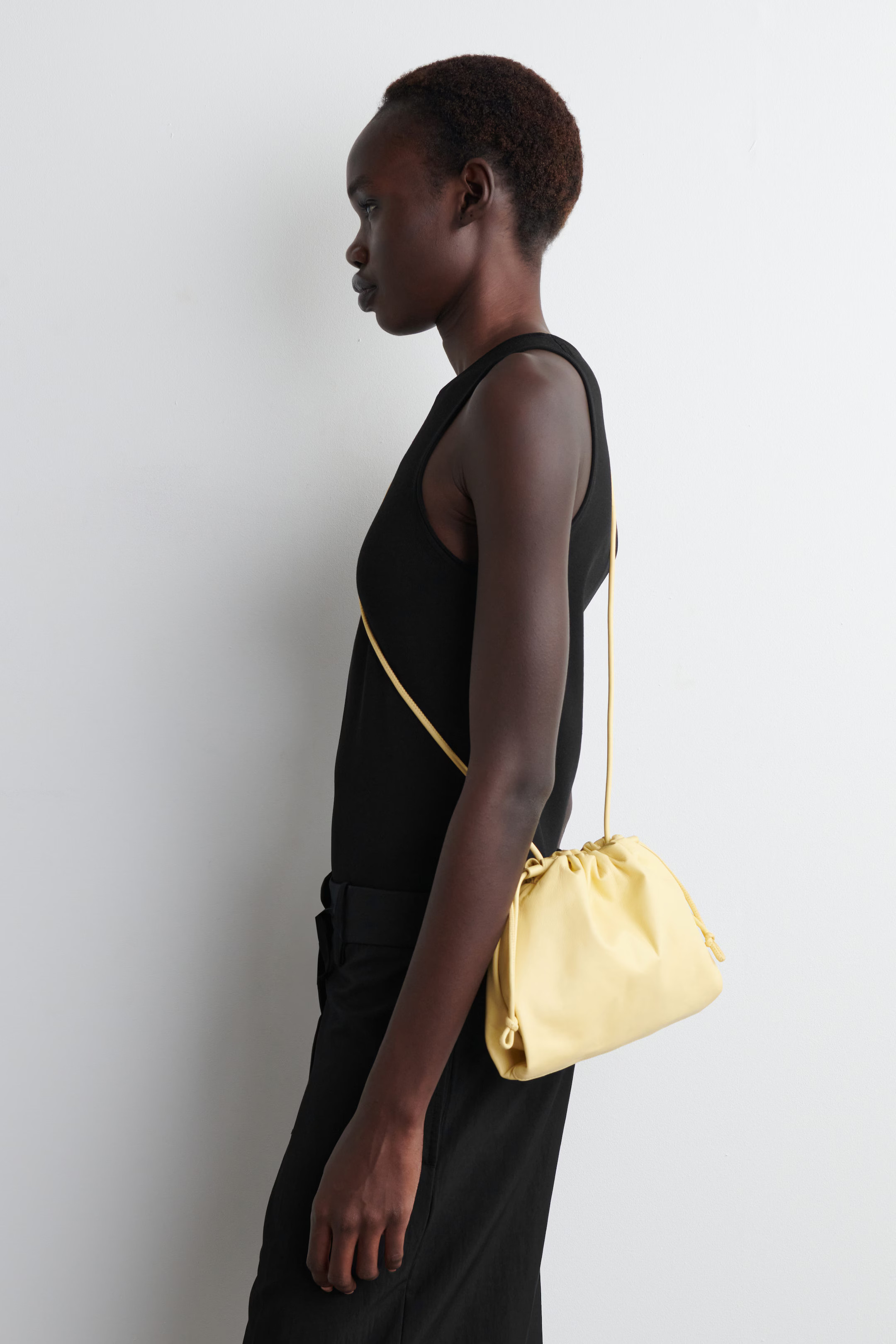 MINI CAVATELLI CLUTCH BAG - LEATHER - BUTTER YELLOW | COS | COS (EU)