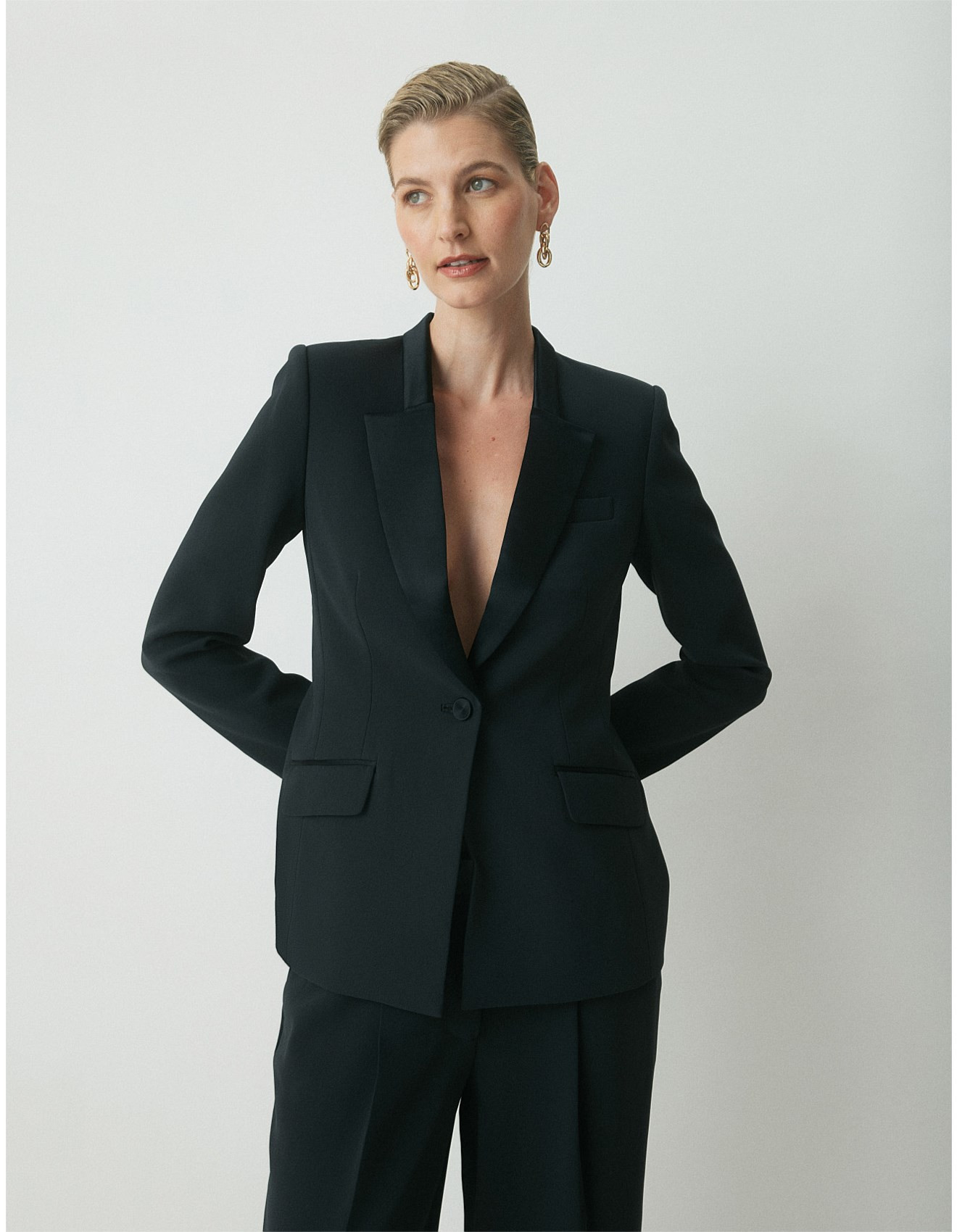 Perri CuttenBIANCA TUXEDO JACKETPrice $699.00$699.00SPEND AND SAVEView Terms | David Jones (Australia & New Zealand)